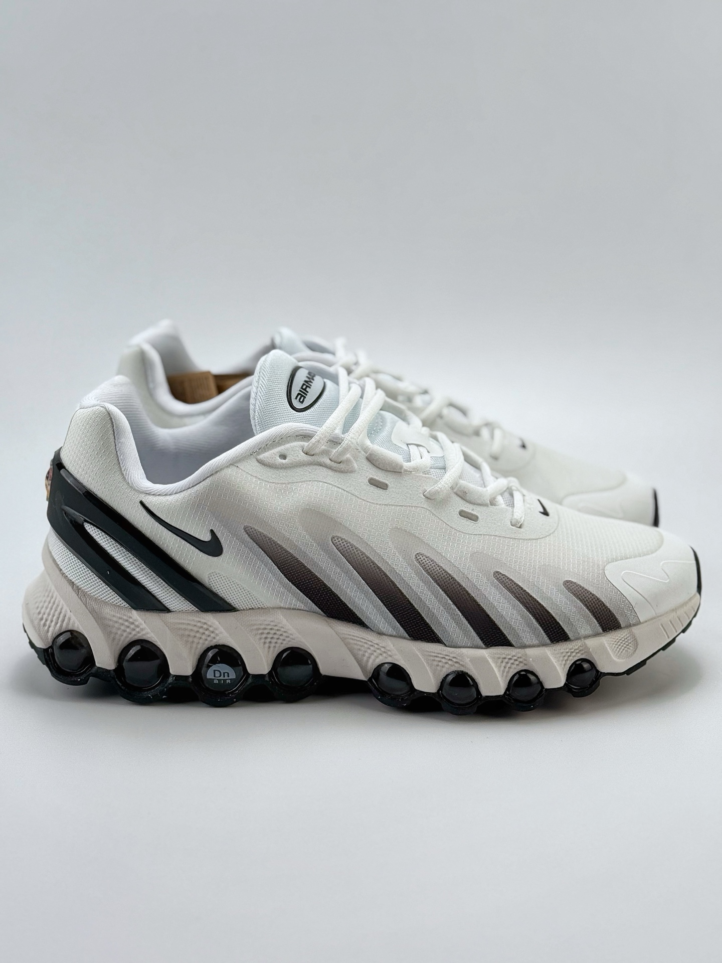 190 Nike Air Max DN8 复古减震气垫跑鞋  FQ7860-100