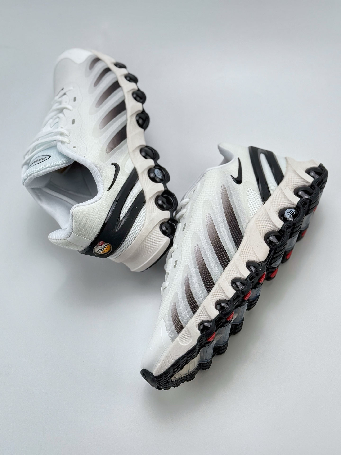 190 Nike Air Max DN8 复古减震气垫跑鞋  FQ7860-100