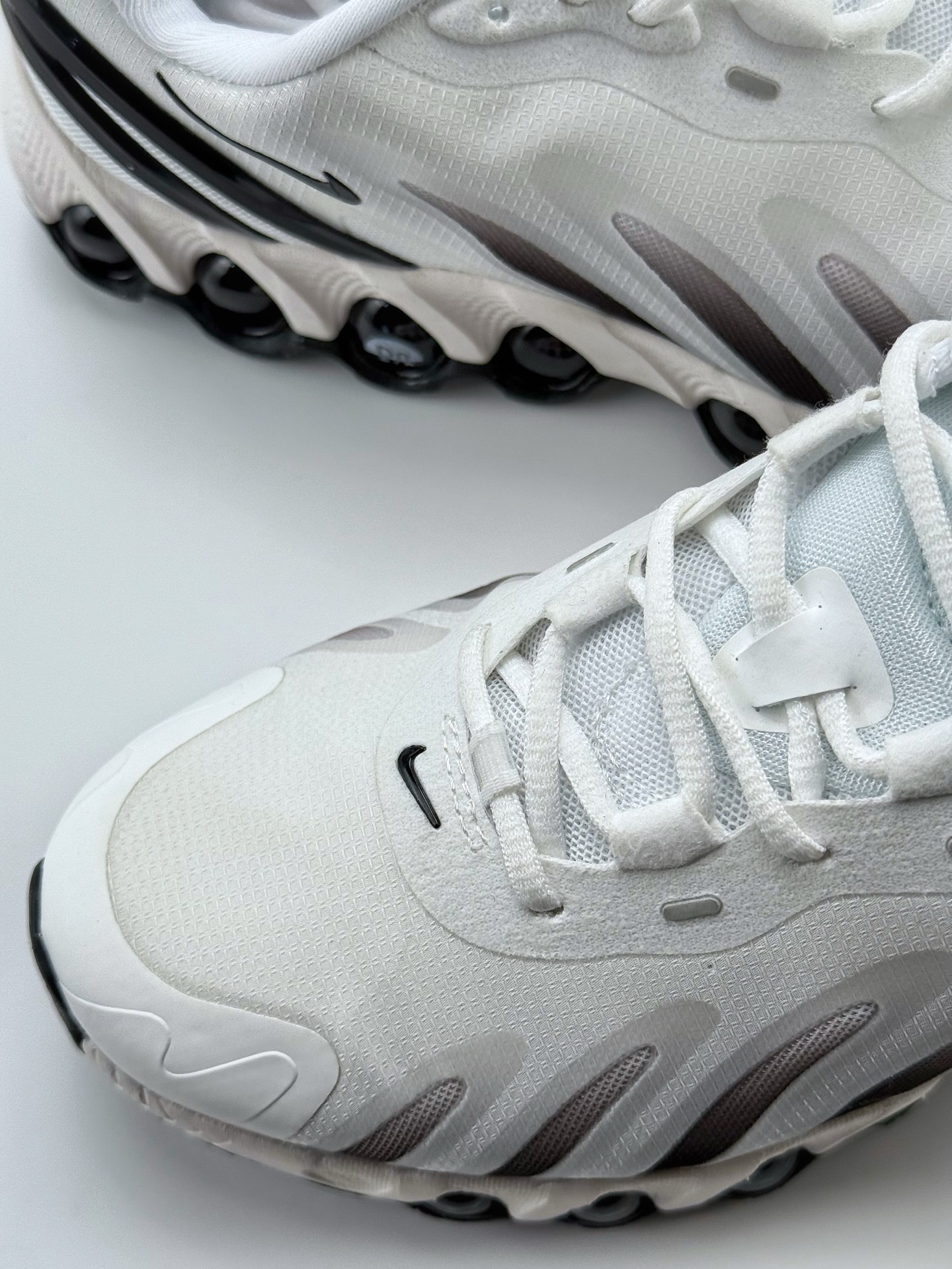 190 Nike Air Max DN8 复古减震气垫跑鞋  FQ7860-100