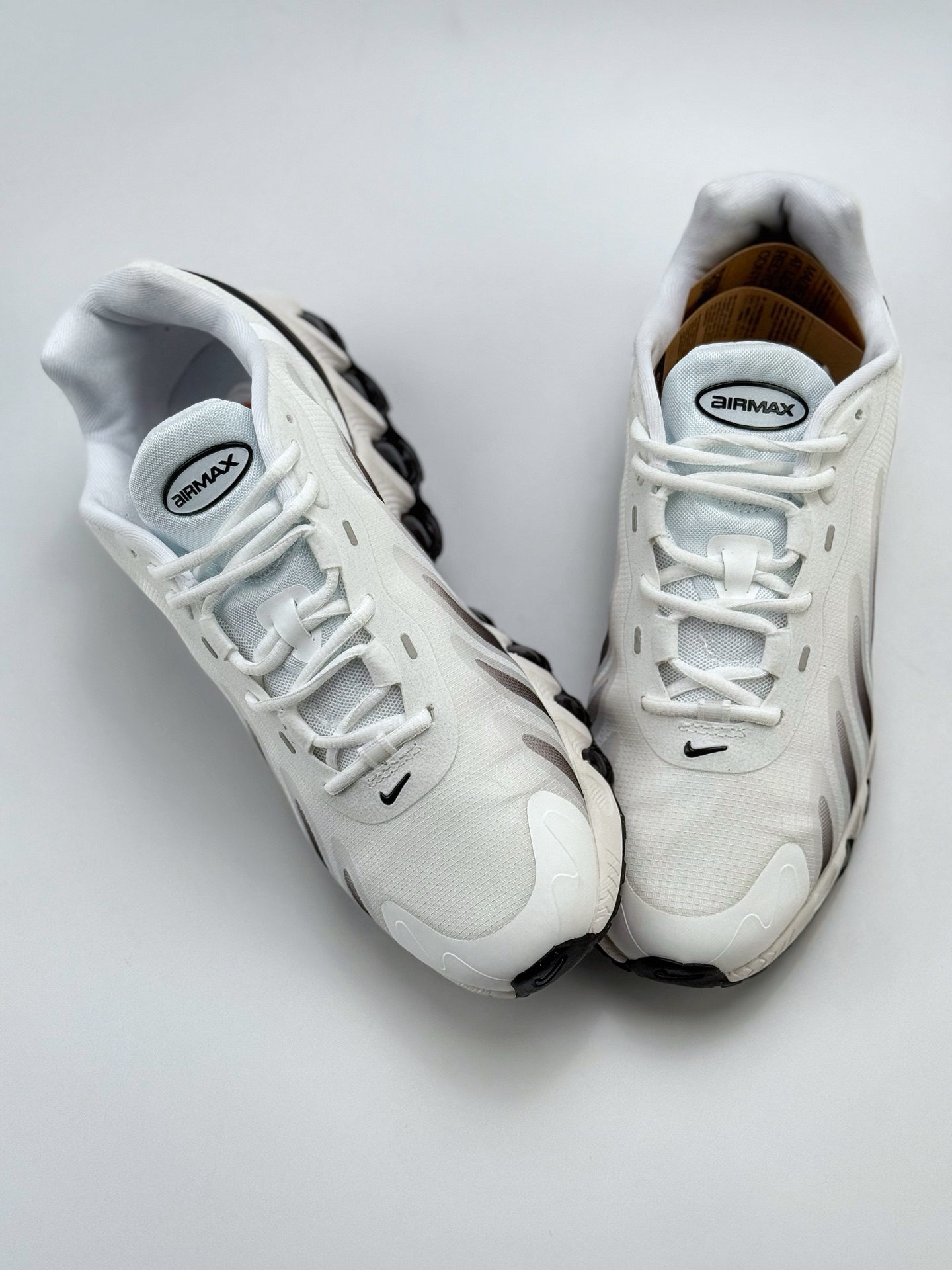 190 Nike Air Max DN8 复古减震气垫跑鞋  FQ7860-100