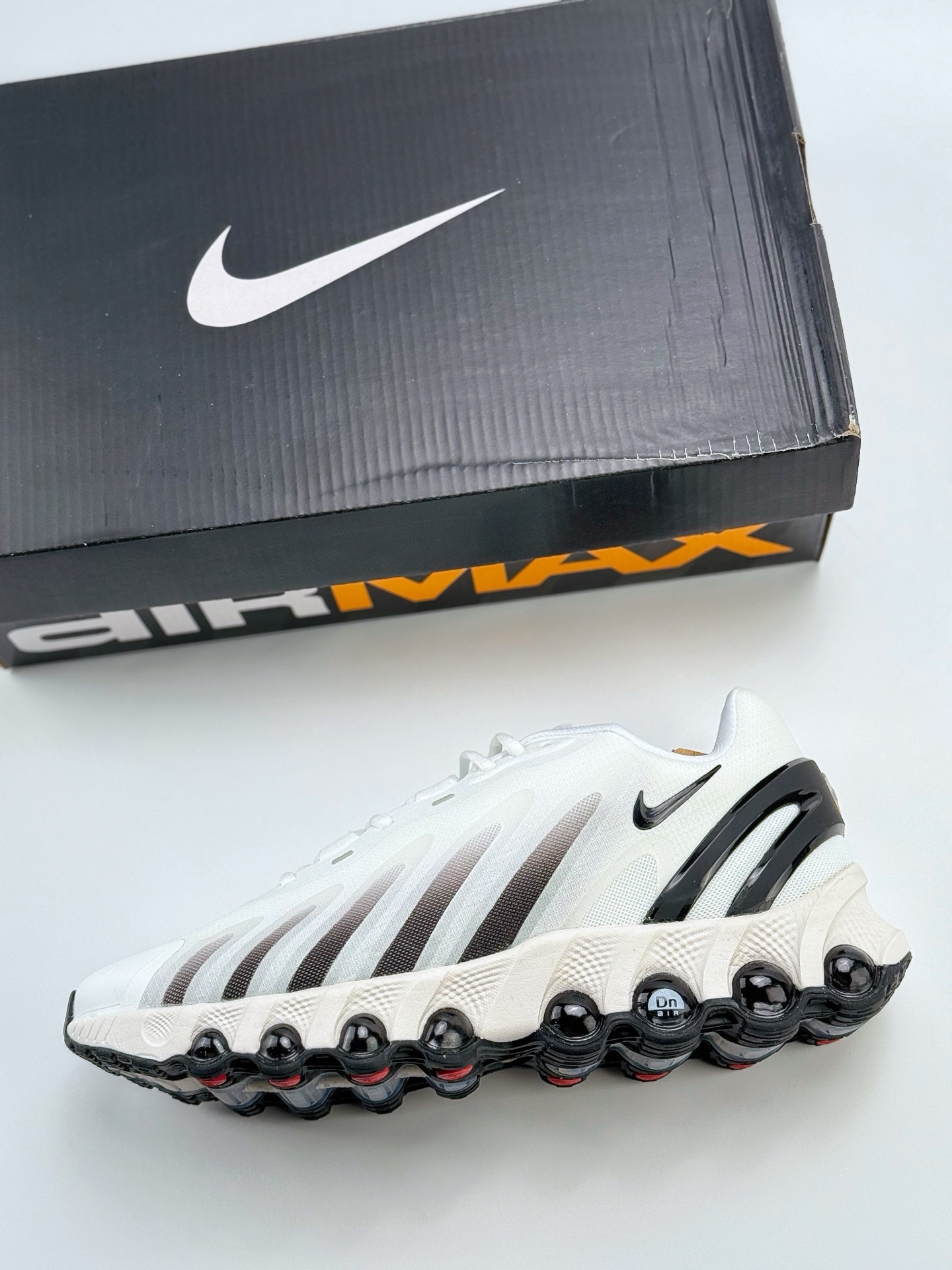 190 Nike Air Max DN8 复古减震气垫跑鞋  FQ7860-100