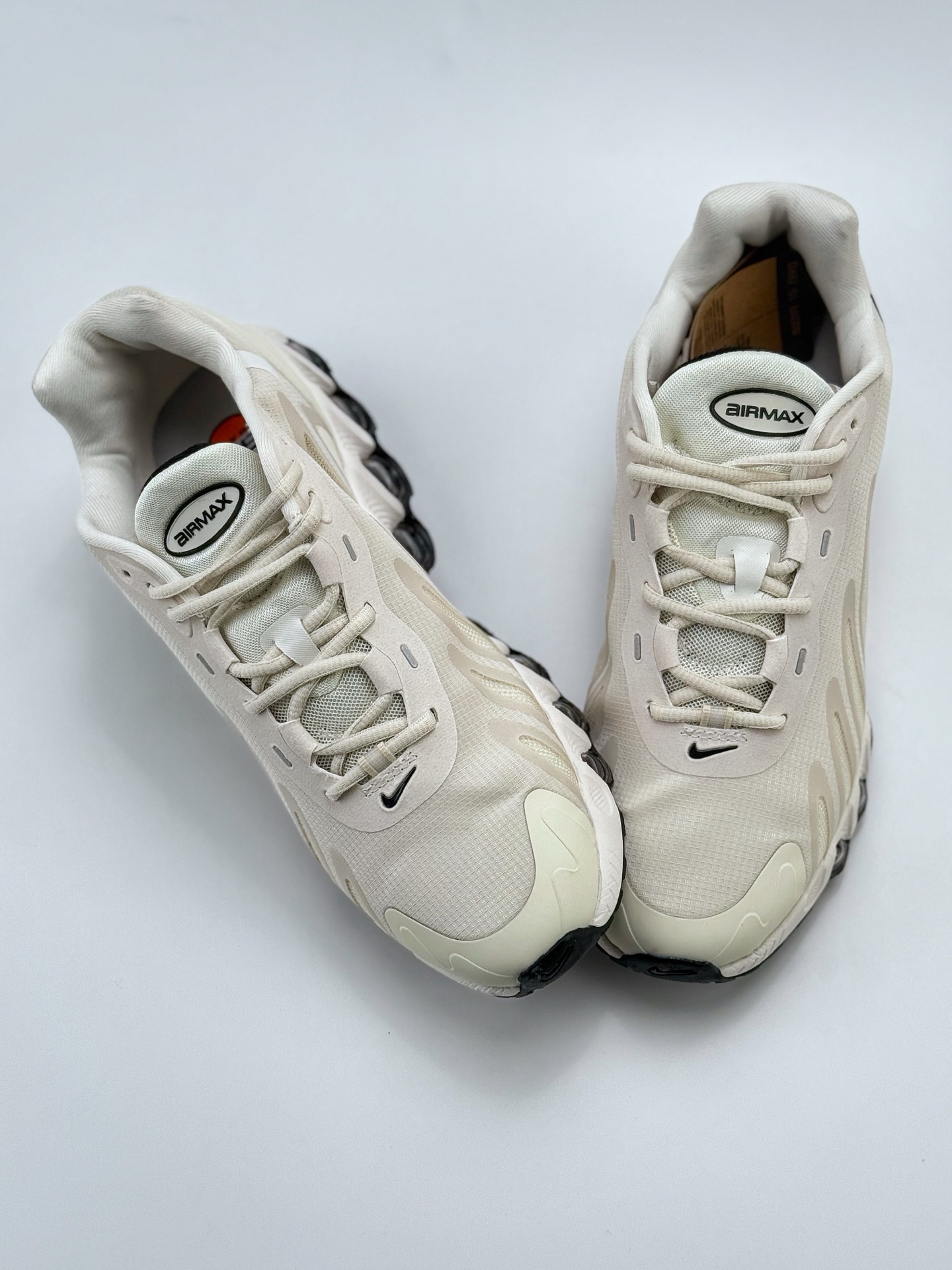 190 Nike Air Max DN8 复古减震气垫跑鞋  FQ7860-006
