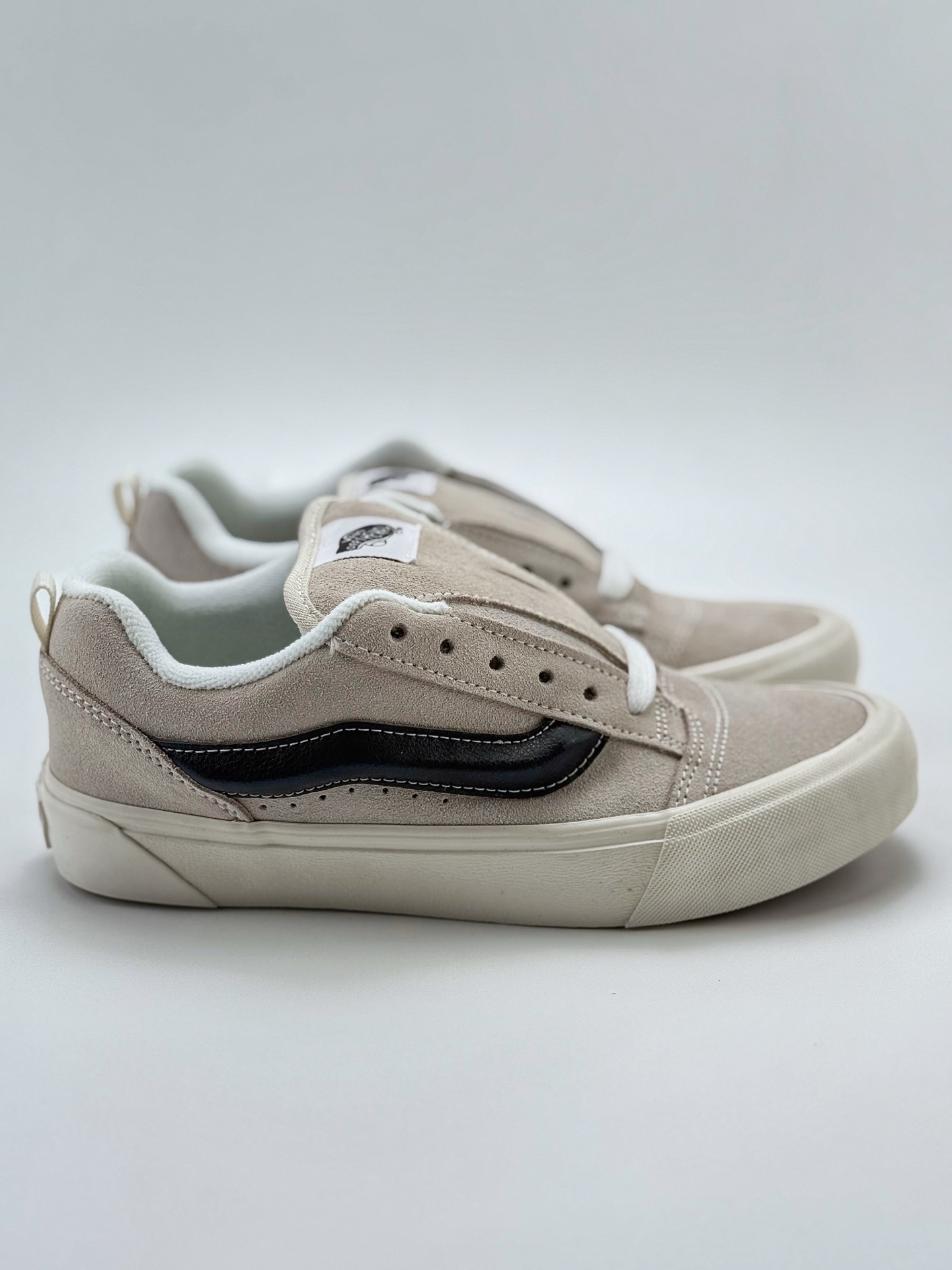 140 新款发售Vans Knu Skool 百搭休闲 防滑减震低帮 板鞋男女同款vans