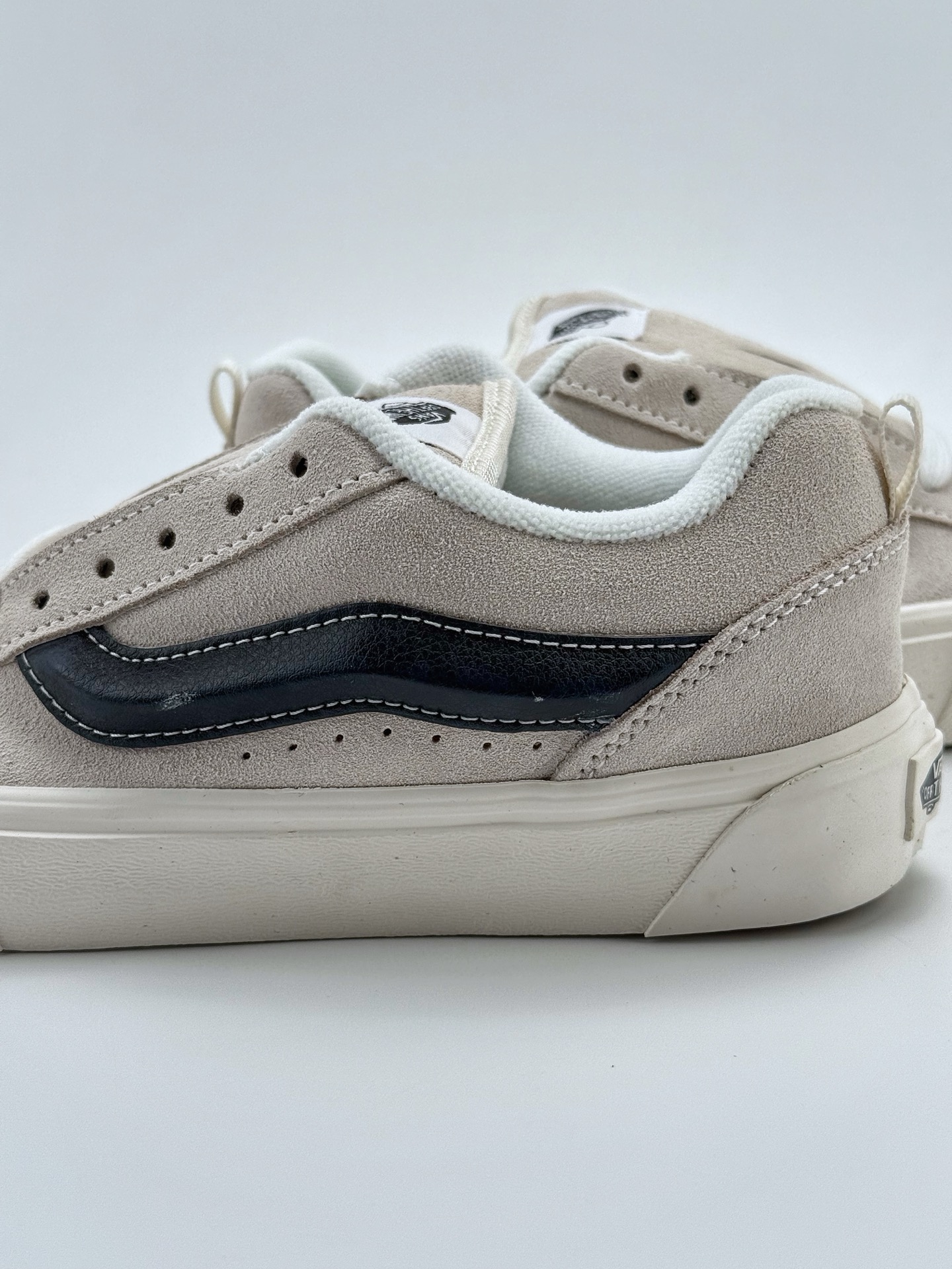 140 新款发售Vans Knu Skool 百搭休闲 防滑减震低帮 板鞋男女同款vans