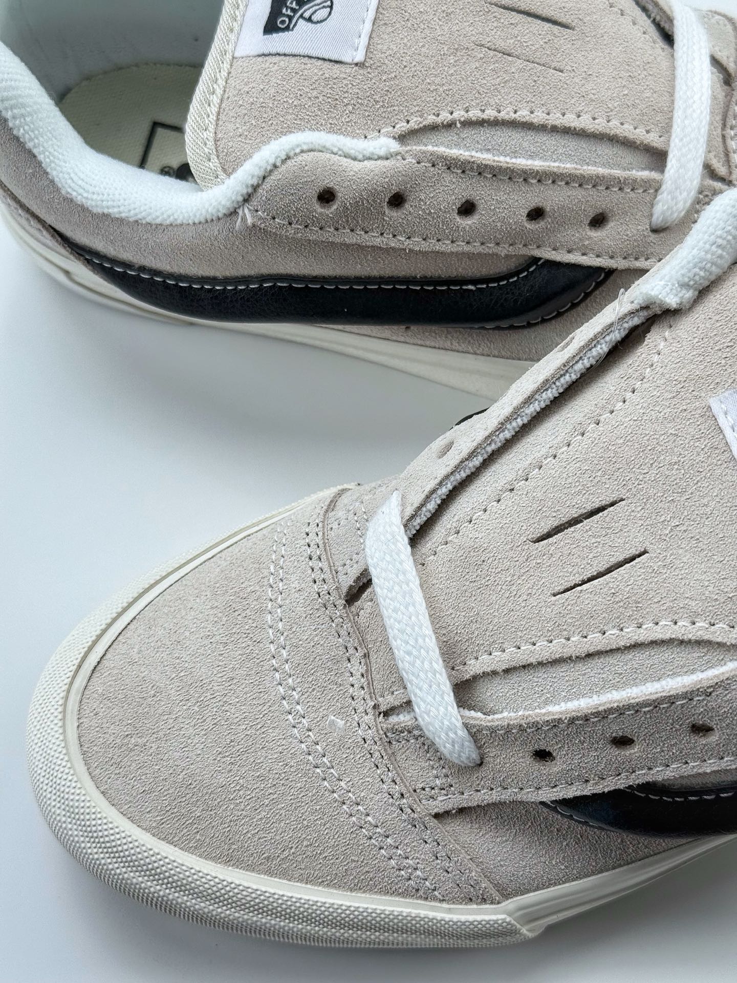 140 新款发售Vans Knu Skool 百搭休闲 防滑减震低帮 板鞋男女同款vans