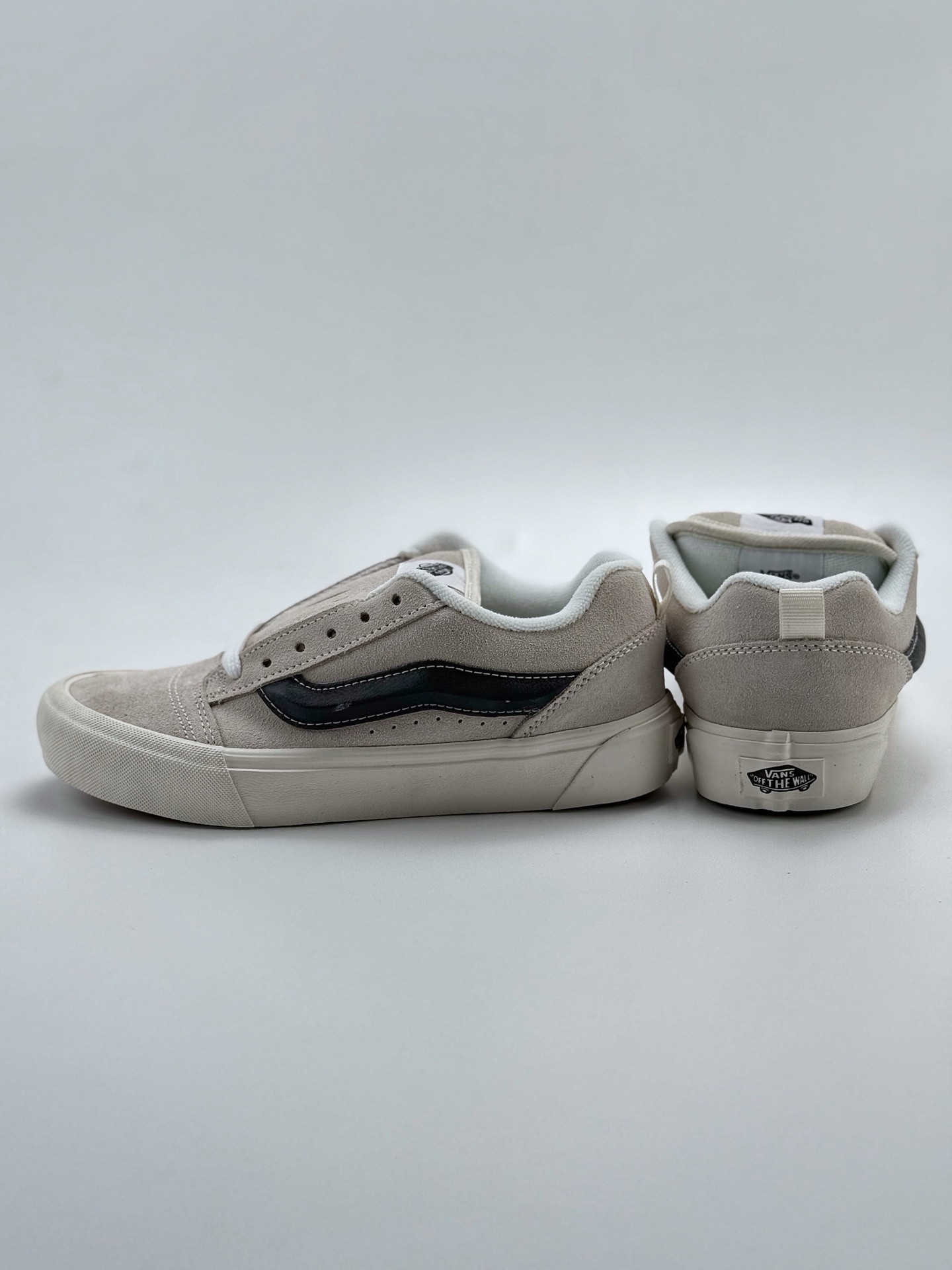 140 新款发售Vans Knu Skool 百搭休闲 防滑减震低帮 板鞋男女同款vans