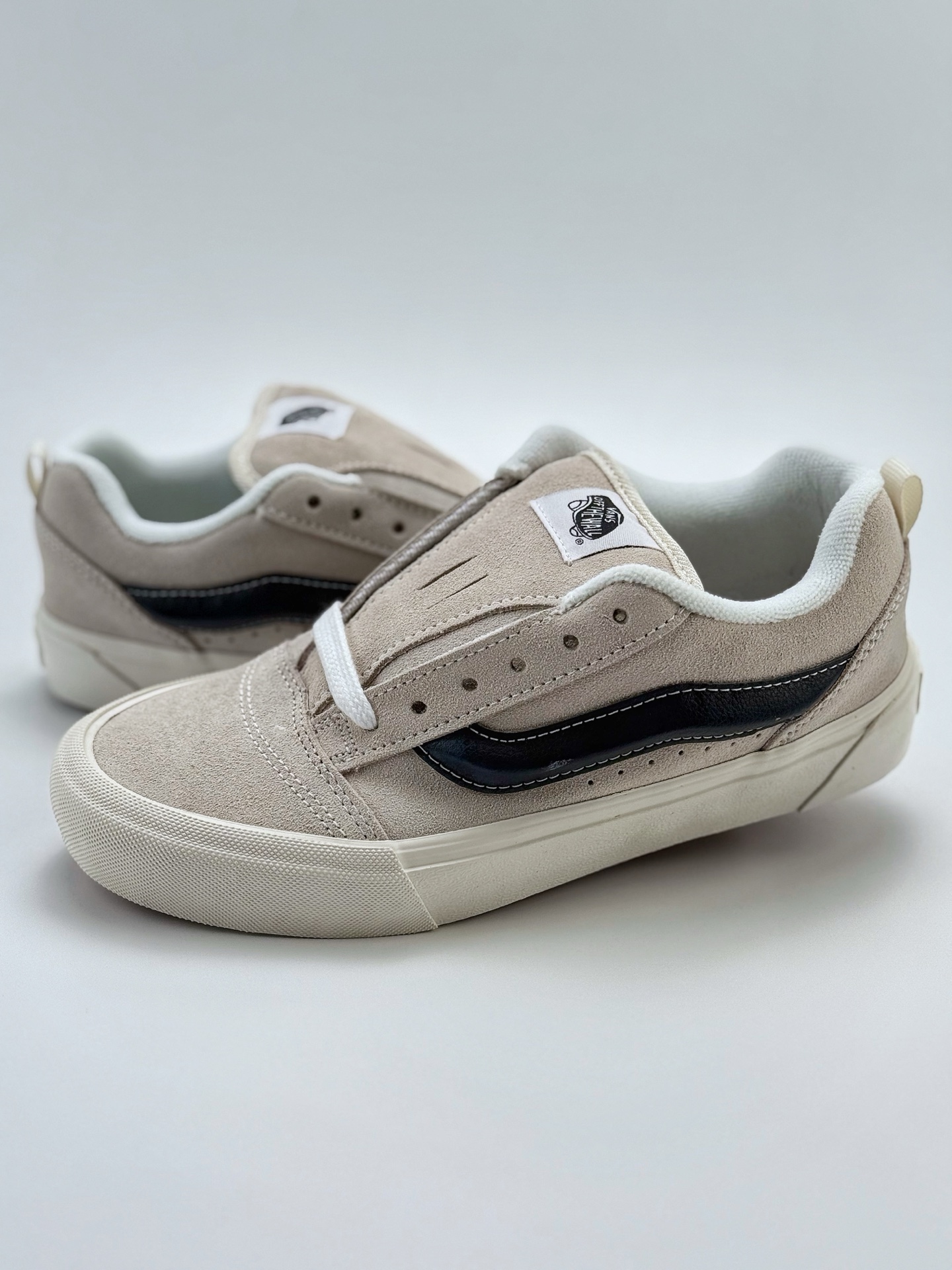 140 新款发售Vans Knu Skool 百搭休闲 防滑减震低帮 板鞋男女同款vans