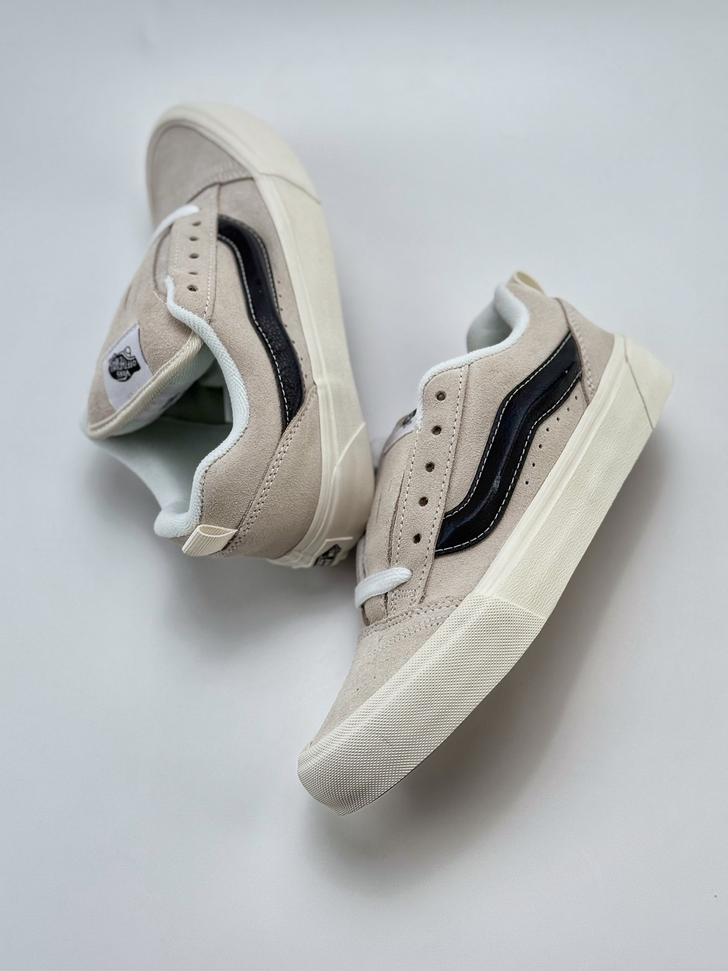 140 新款发售Vans Knu Skool 百搭休闲 防滑减震低帮 板鞋男女同款vans
