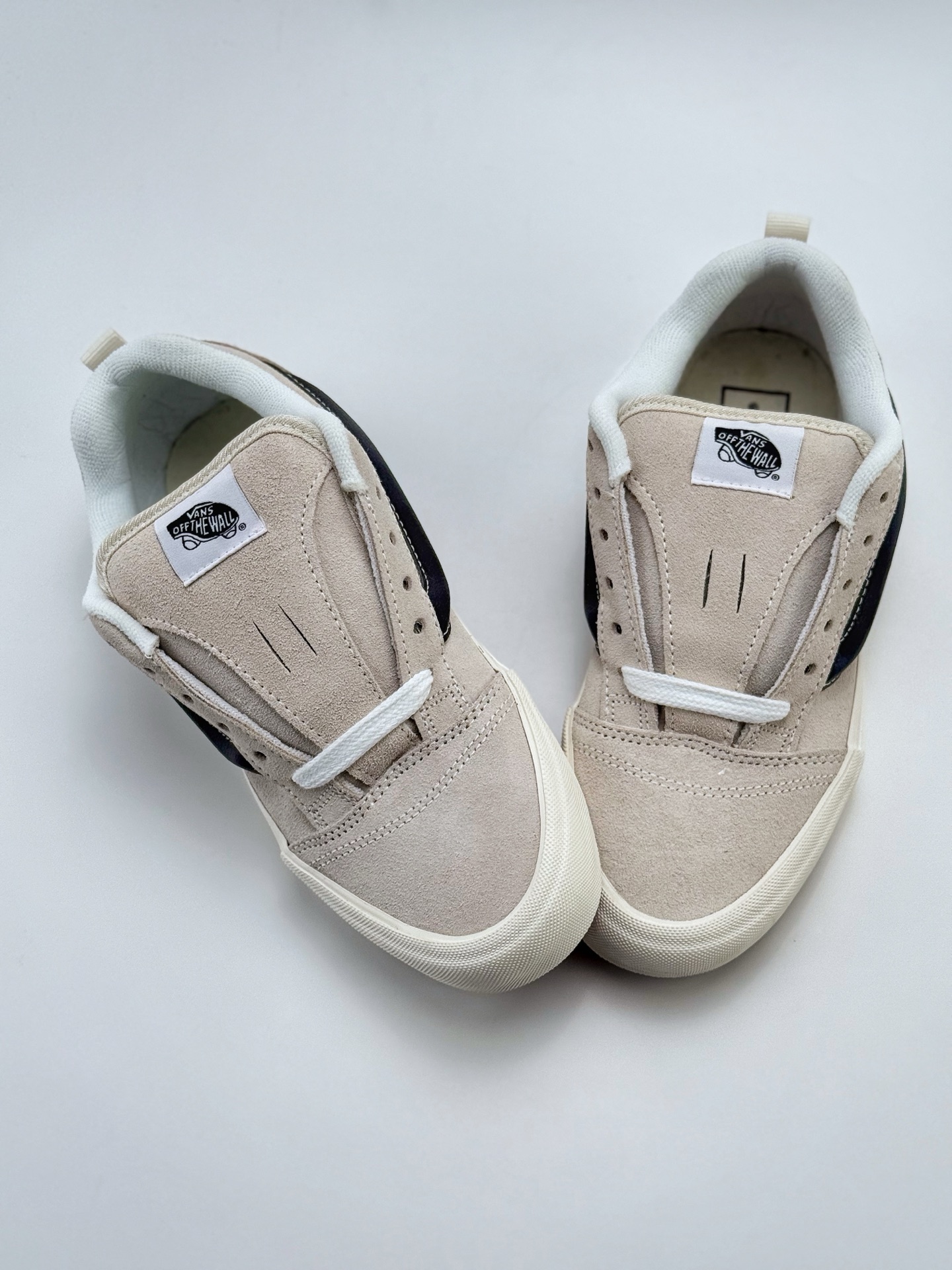 140 新款发售Vans Knu Skool 百搭休闲 防滑减震低帮 板鞋男女同款vans