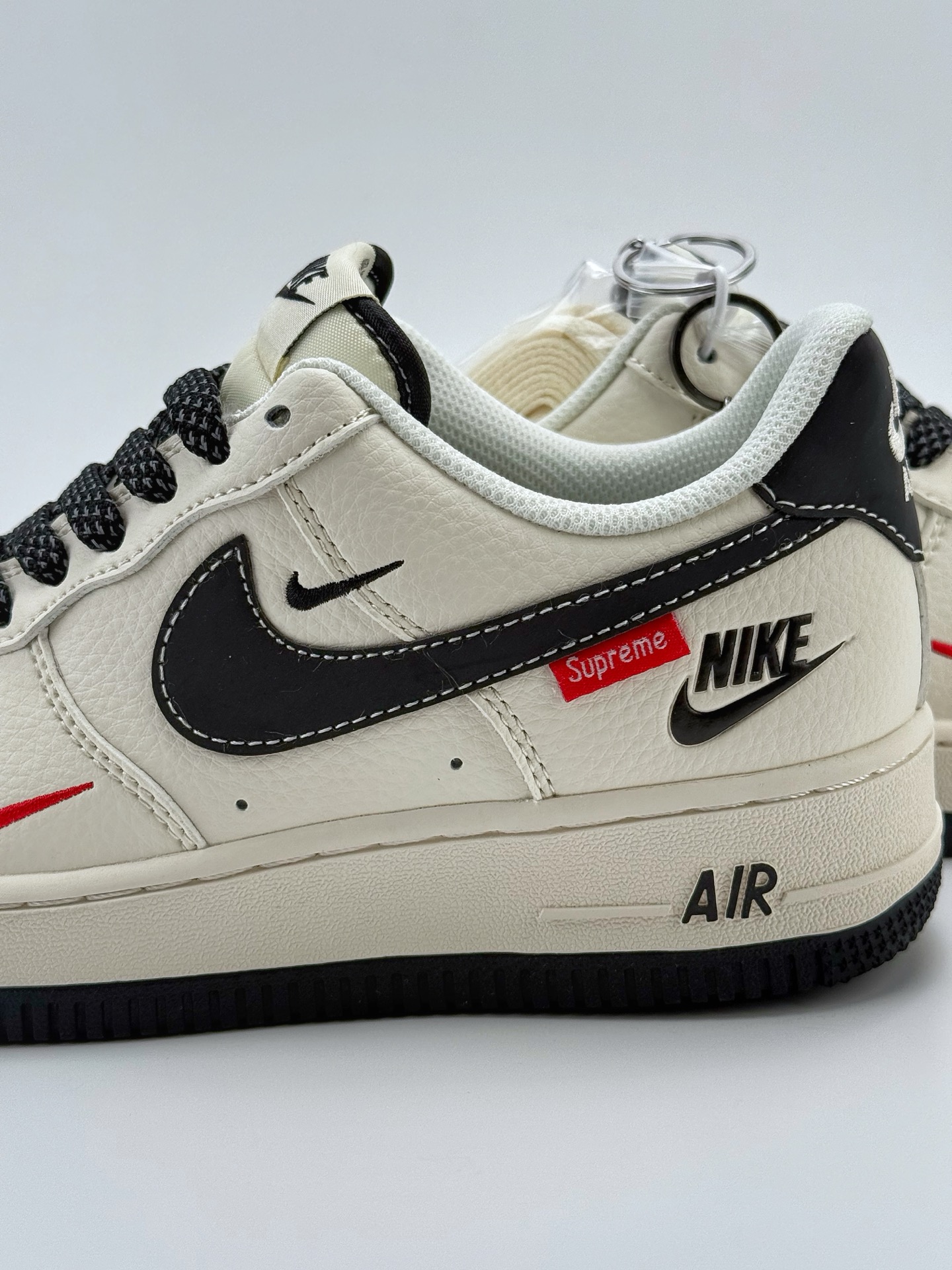 260 Nike Air Force 1 Low 07 x Supreme 白黑双小钩满天星  HH7518-038