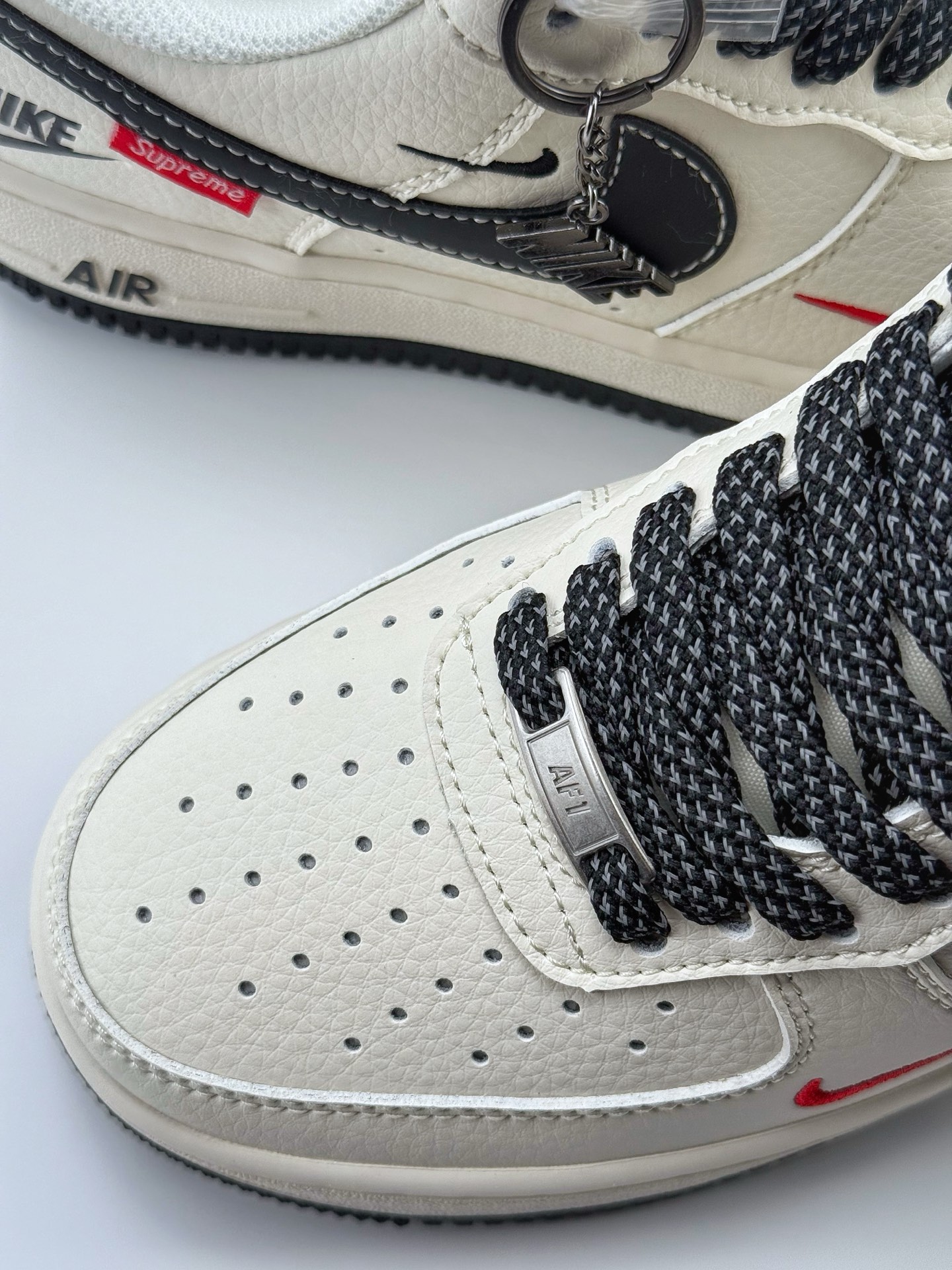 260 Nike Air Force 1 Low 07 x Supreme 白黑双小钩满天星  HH7518-038