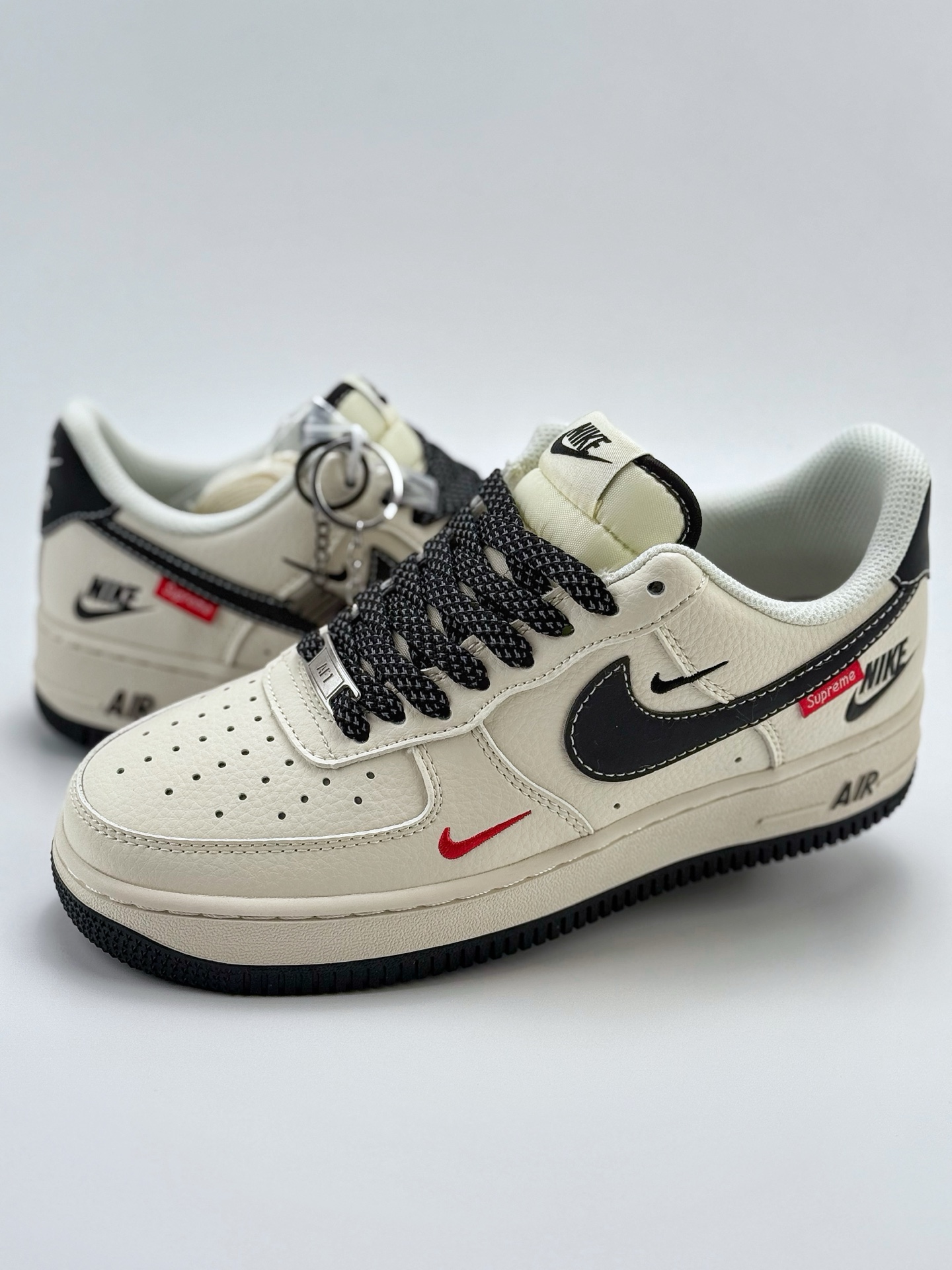260 Nike Air Force 1 Low 07 x Supreme 白黑双小钩满天星  HH7518-038