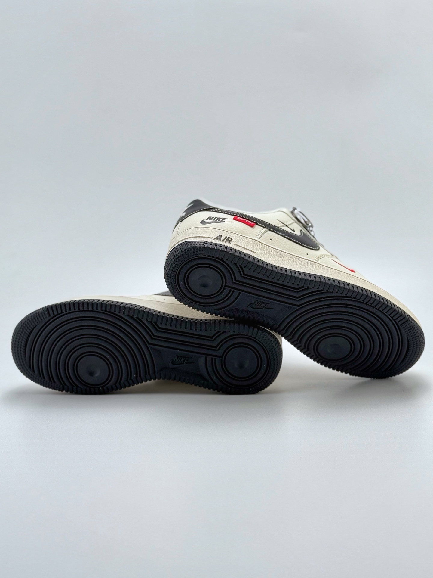 260 Nike Air Force 1 Low 07 x Supreme 白黑双小钩满天星  HH7518-038