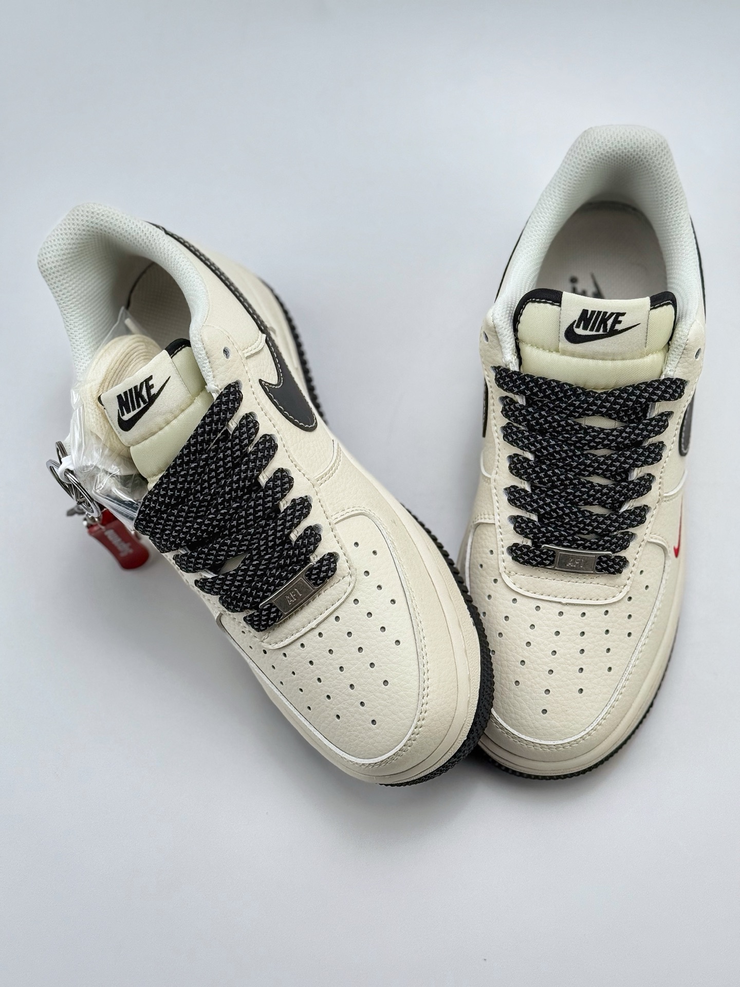 260 Nike Air Force 1 Low 07 x Supreme 白黑双小钩满天星  HH7518-038