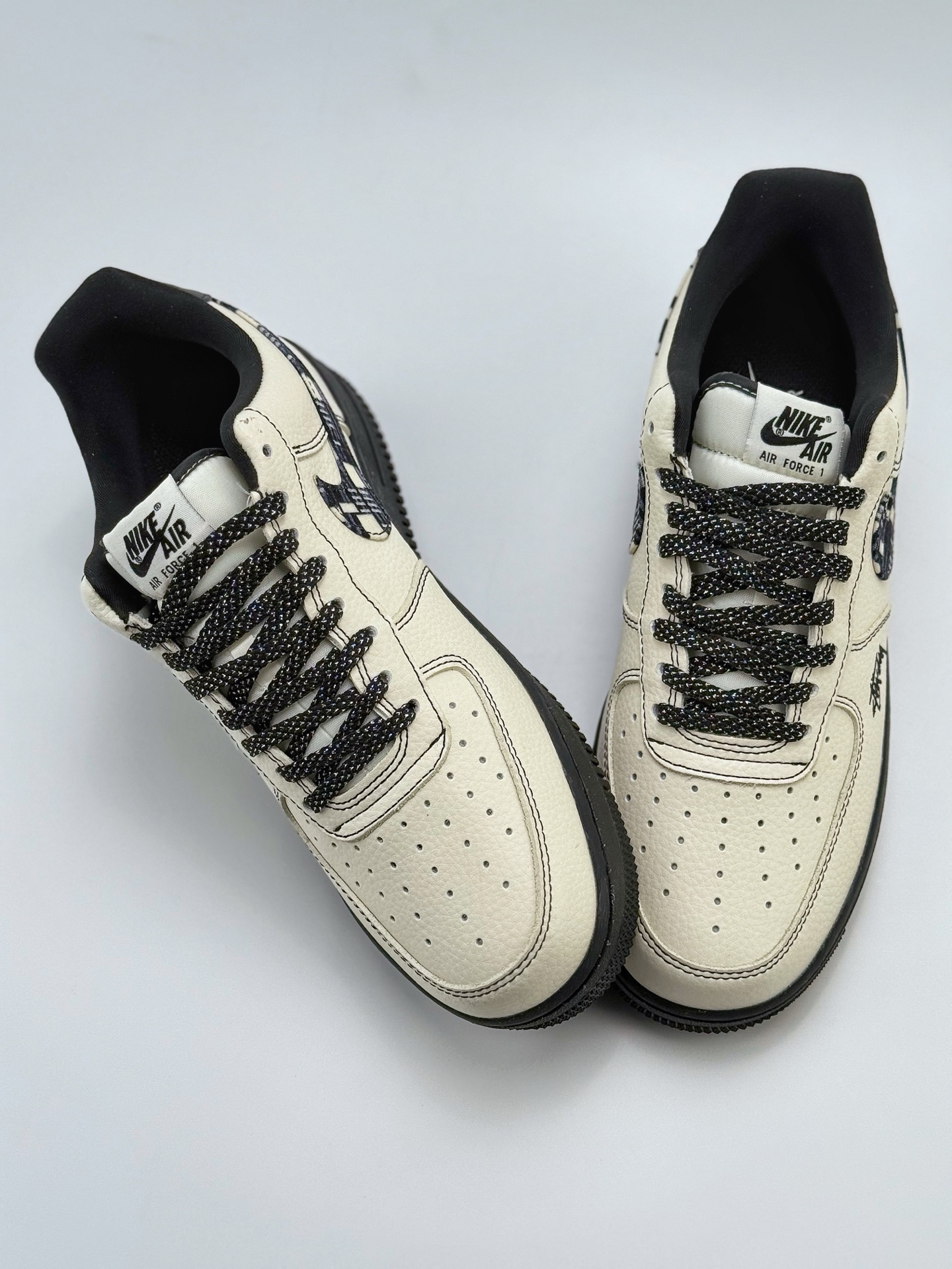 260 Nike Air Force 1 Low 07 x Stussy 白黑满天星 KK1988-071