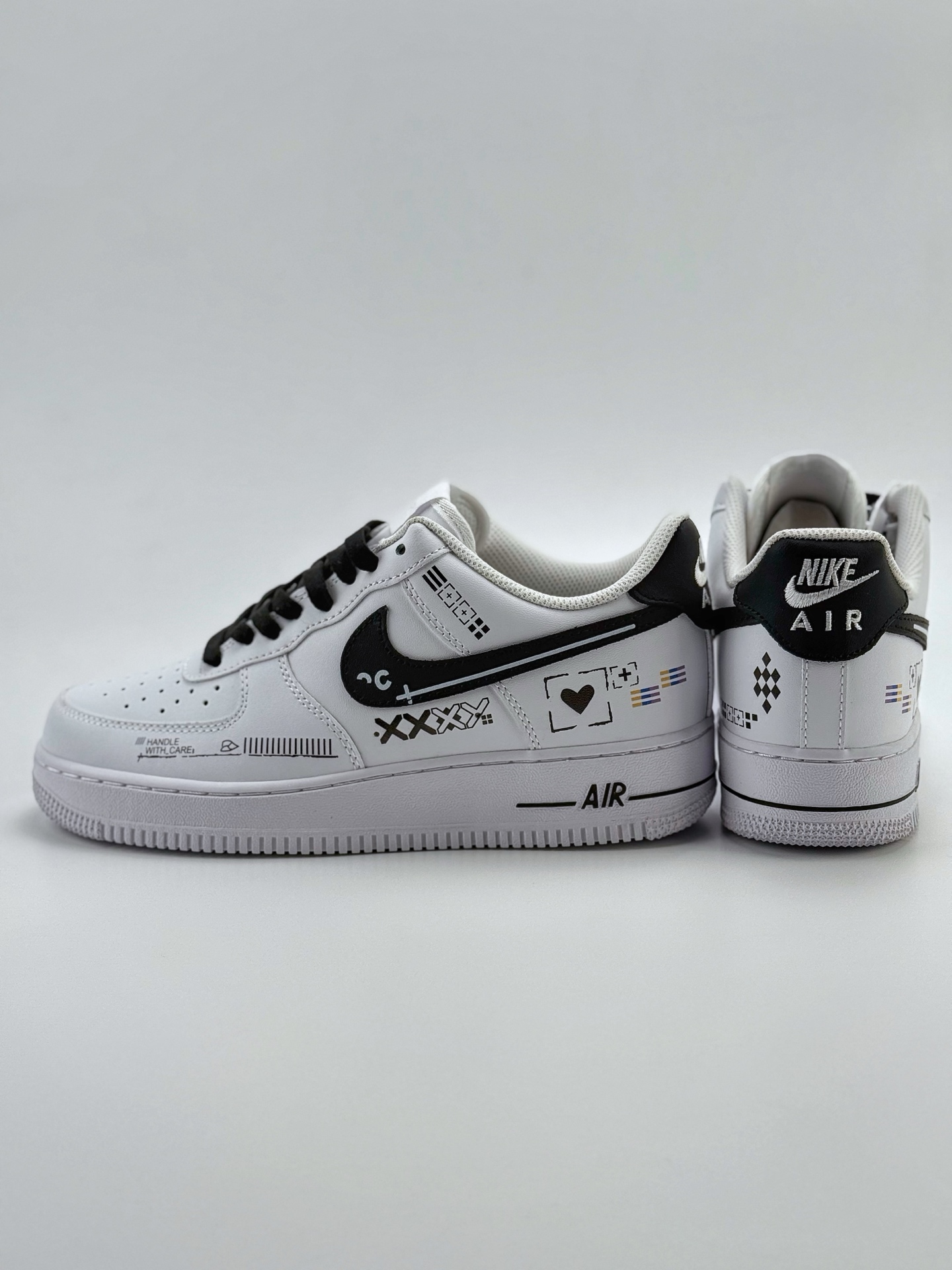 260 Nike Air Force 1 Low 07 印花集 纯手绘 白黑  ZH0316-068