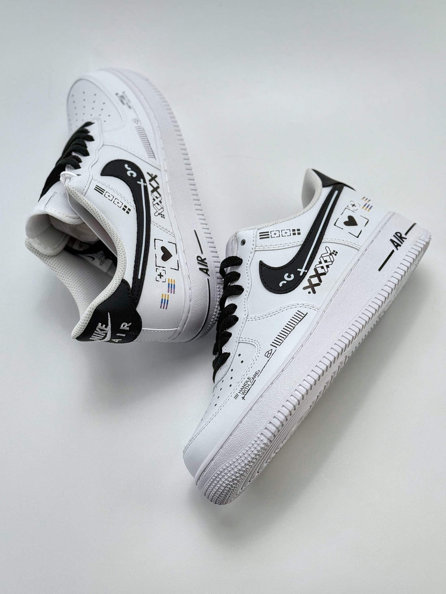 260 Nike Air Force 1 Low 07 印花集 纯手绘 白黑  ZH0316-068