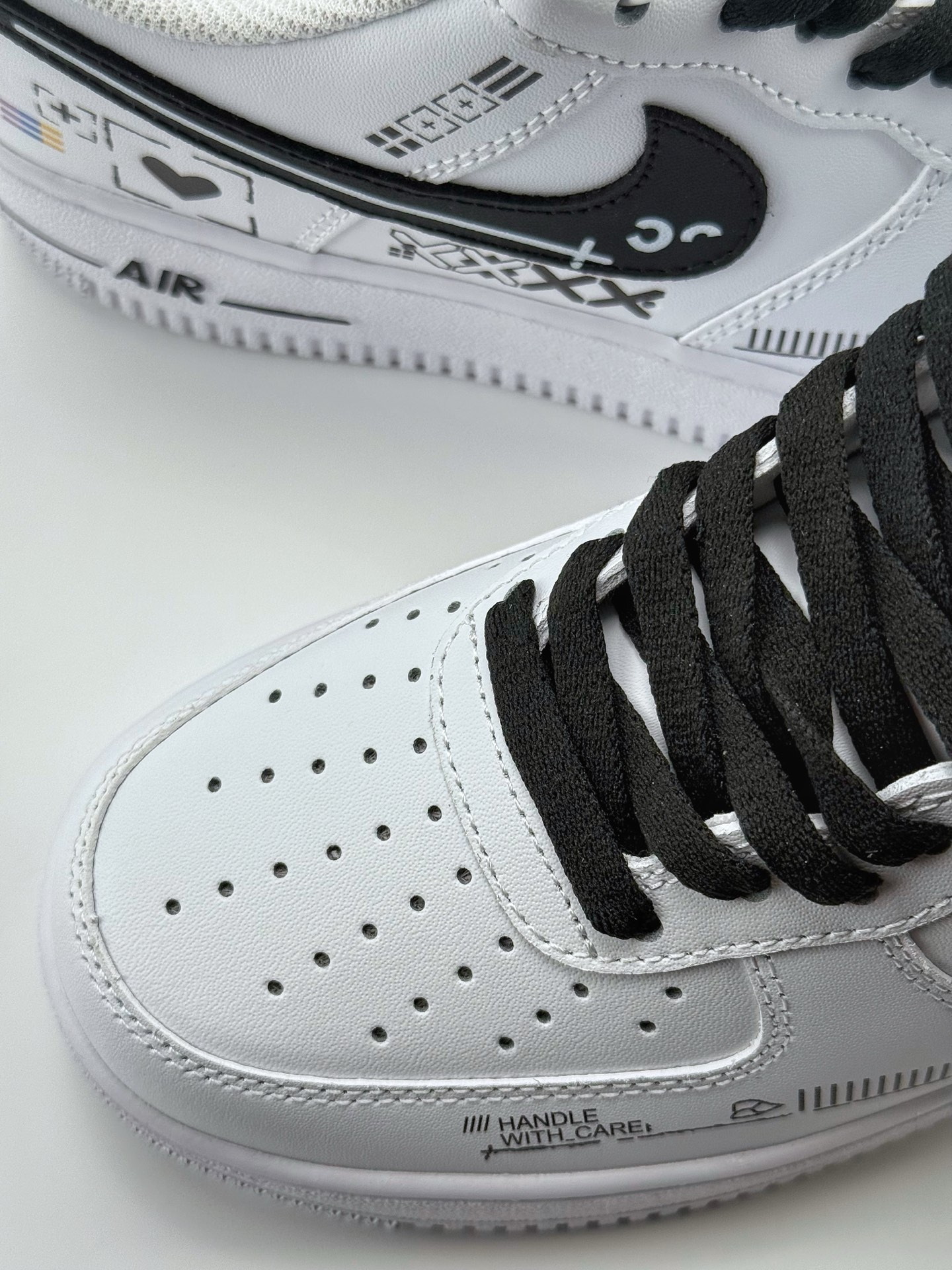 260 Nike Air Force 1 Low 07 印花集 纯手绘 白黑  ZH0316-068