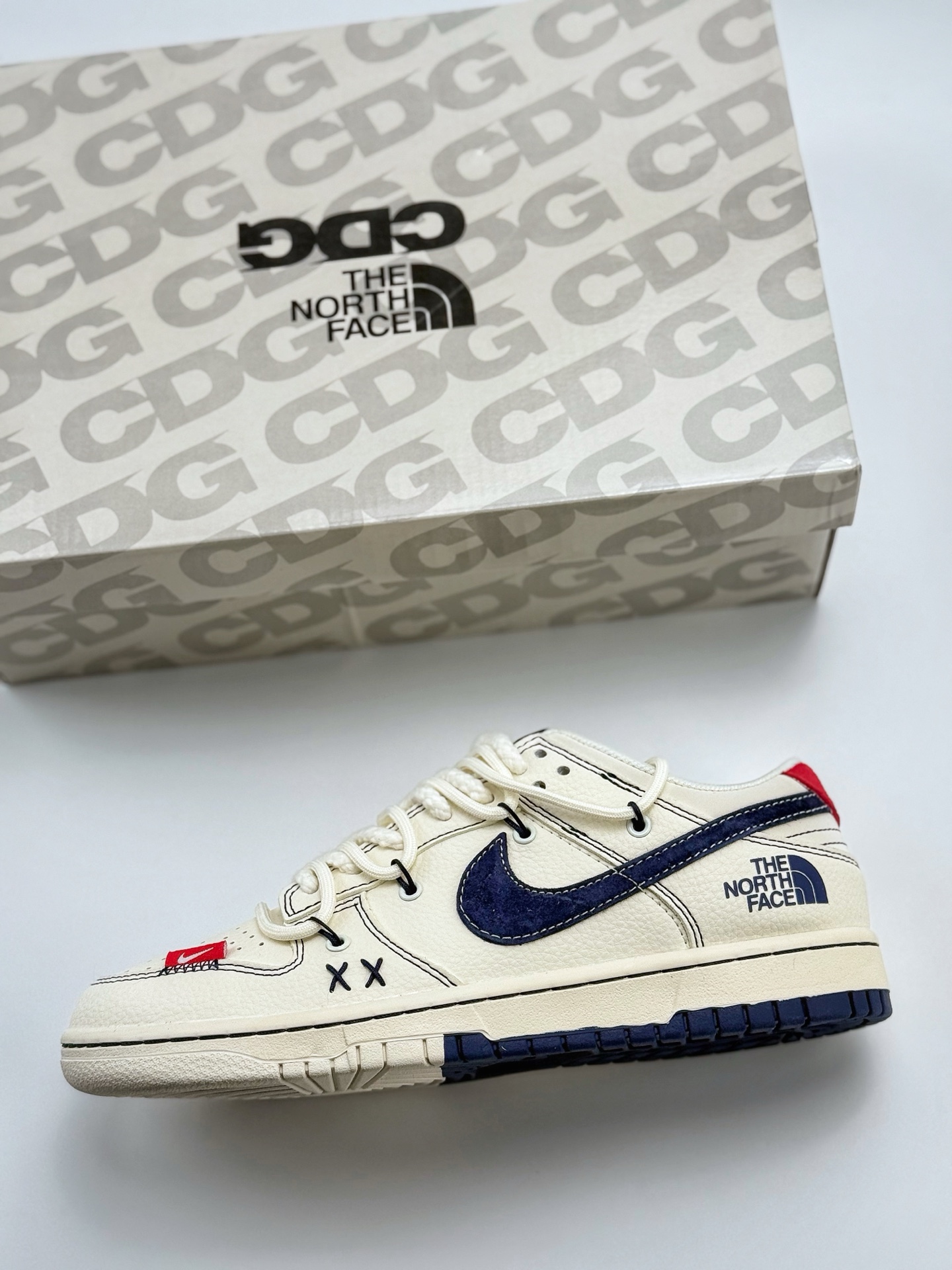 300 Nike SB Dunk Low x The North Face x CDG 白蓝绑带  YX5066-283