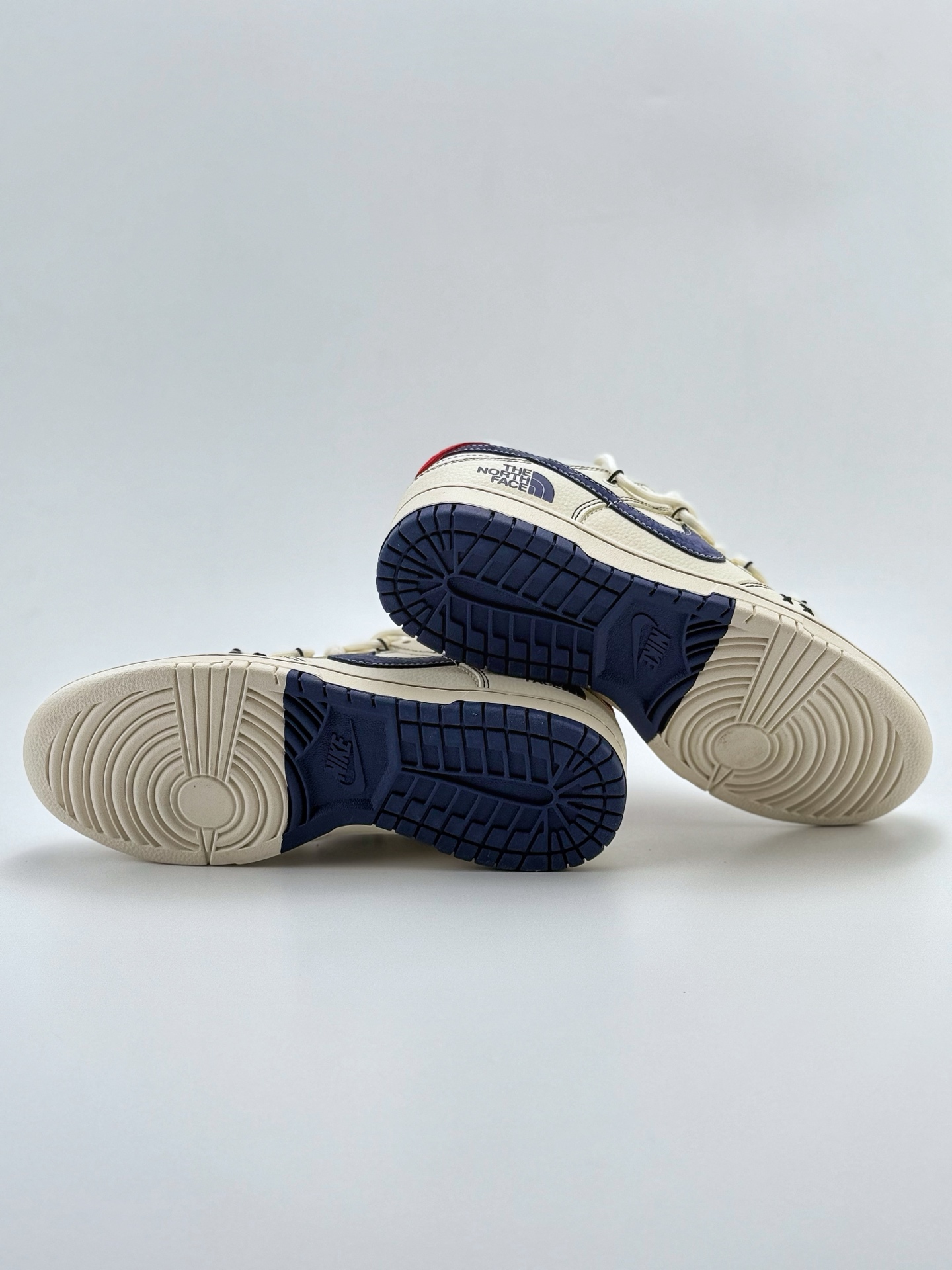 300 Nike SB Dunk Low x The North Face x CDG 白蓝绑带  YX5066-283