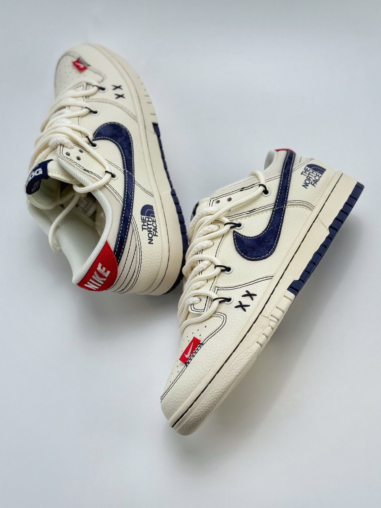 300 Nike SB Dunk Low x The North Face x CDG 白蓝绑带  YX5066-283