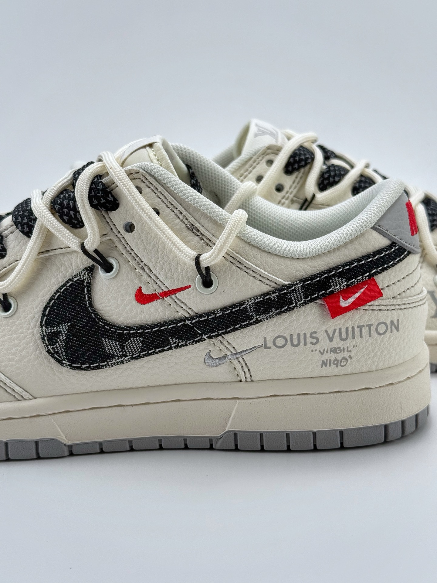 300 Nike SB Dunk Low x Louis Vuitton 白灰黑双小钩绑带满天星 FC1688-218