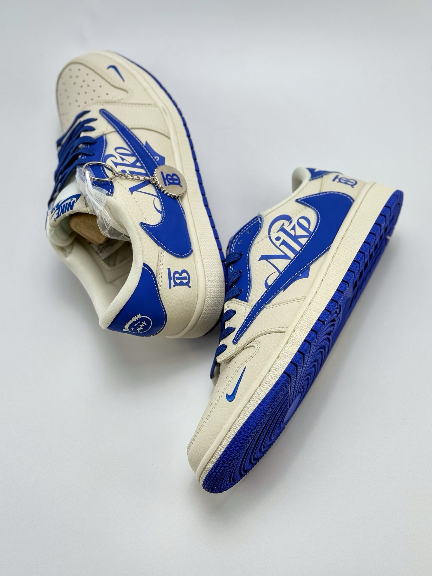 280 Travis Scott x Nike Air Jordan 1 Low x Burbrry Air Jordan 1 Low 反转白蓝小钩倒钩 LD2025-007