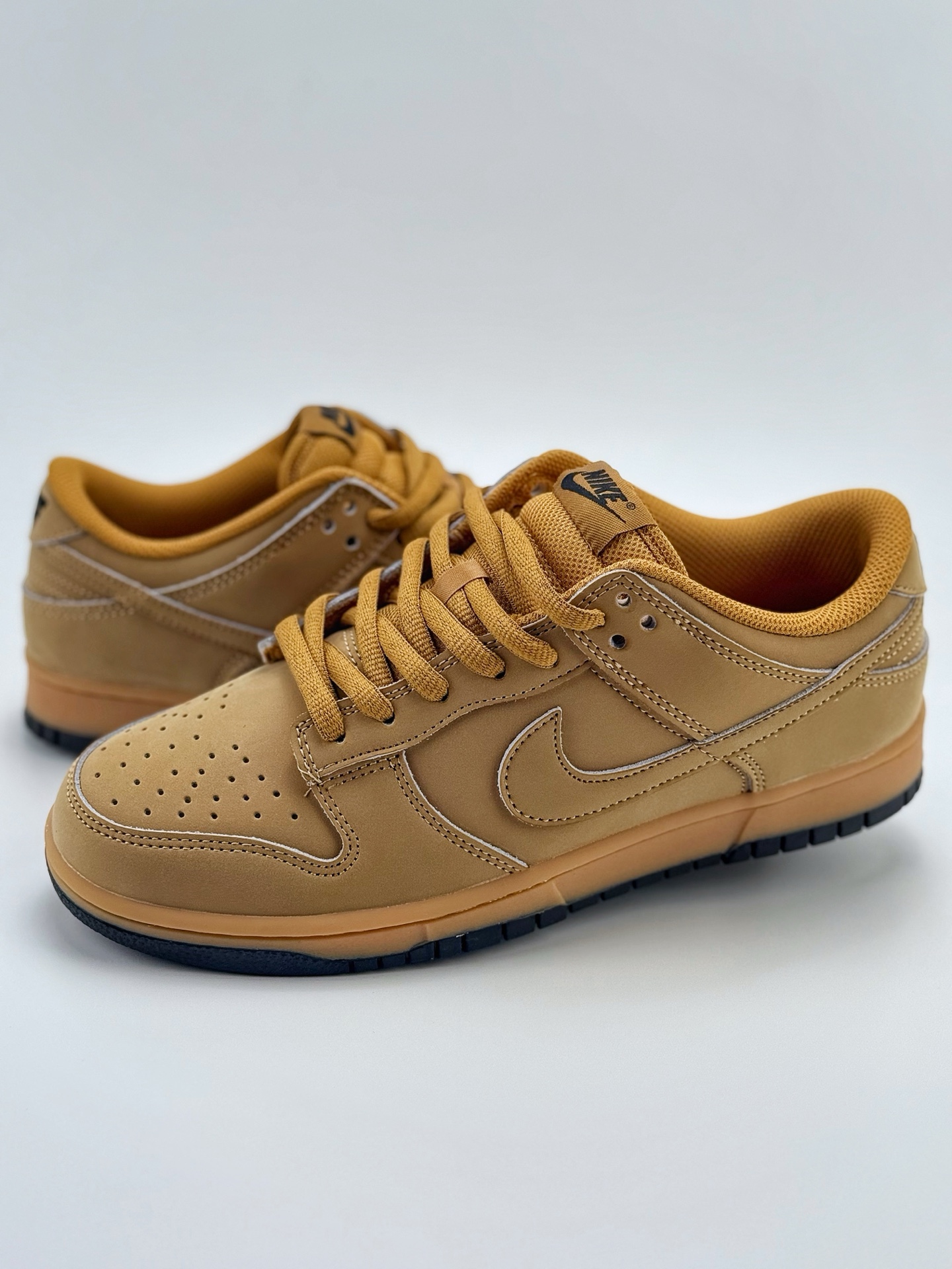 220 NIKE SB Dunk Low RETRO SE ”Wheat” 棕色  HQ1932-700