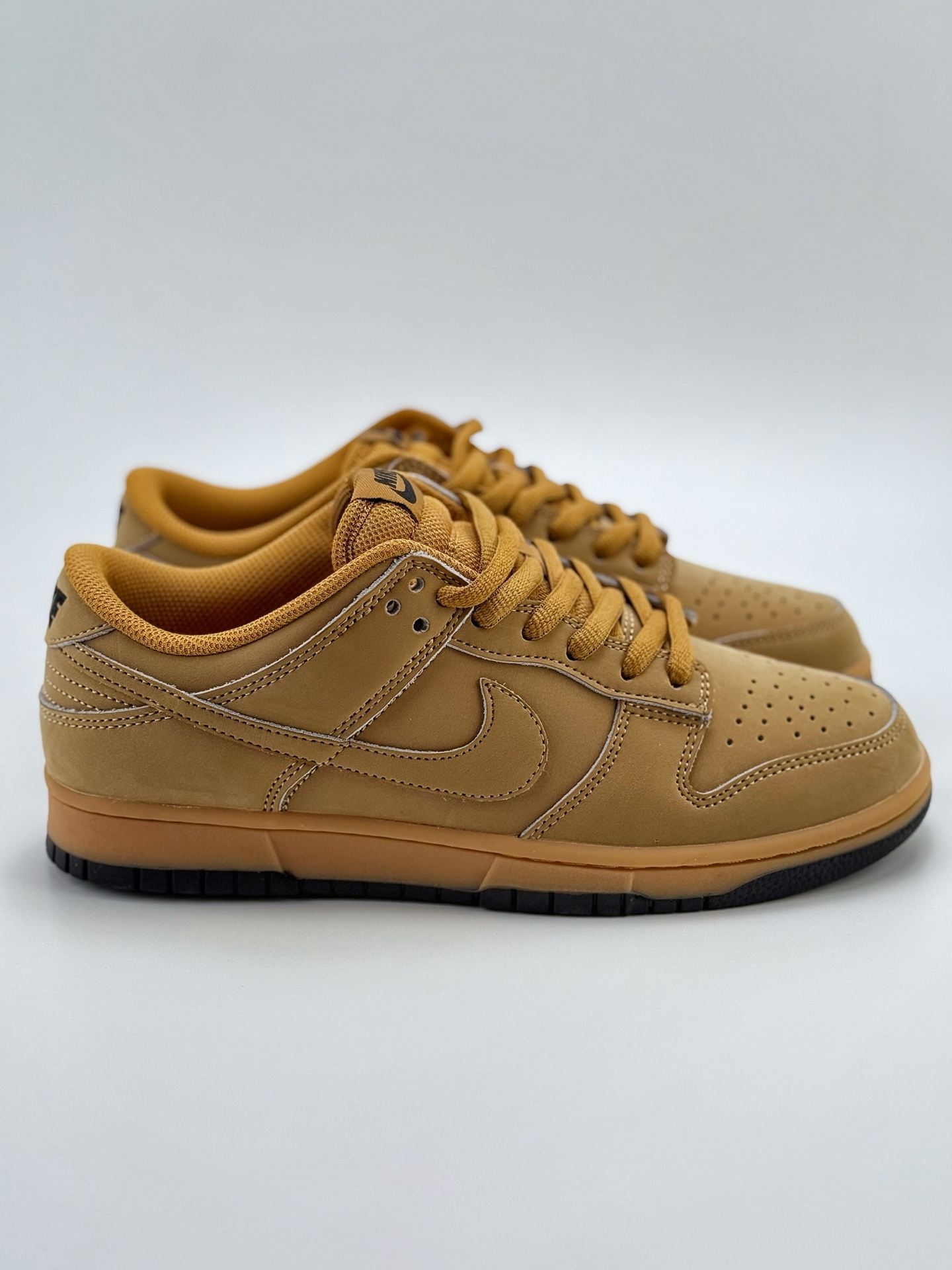 220 NIKE SB Dunk Low RETRO SE ”Wheat” 棕色  HQ1932-700