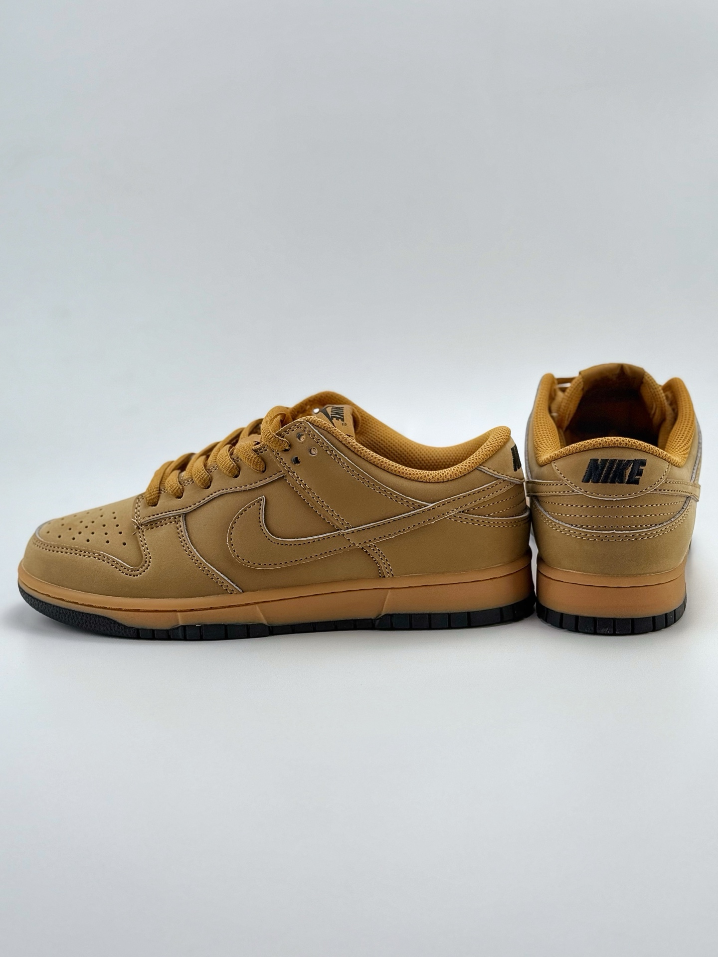 220 NIKE SB Dunk Low RETRO SE ”Wheat” 棕色  HQ1932-700