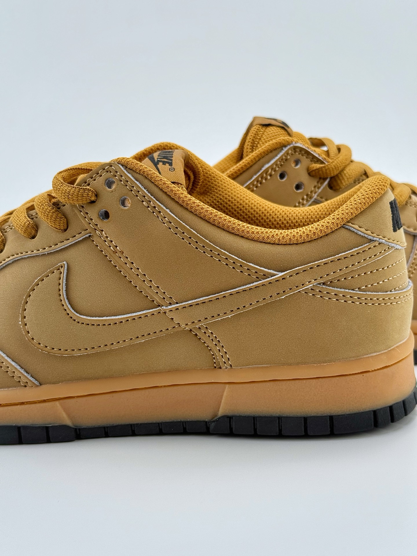 220 NIKE SB Dunk Low RETRO SE ”Wheat” 棕色  HQ1932-700