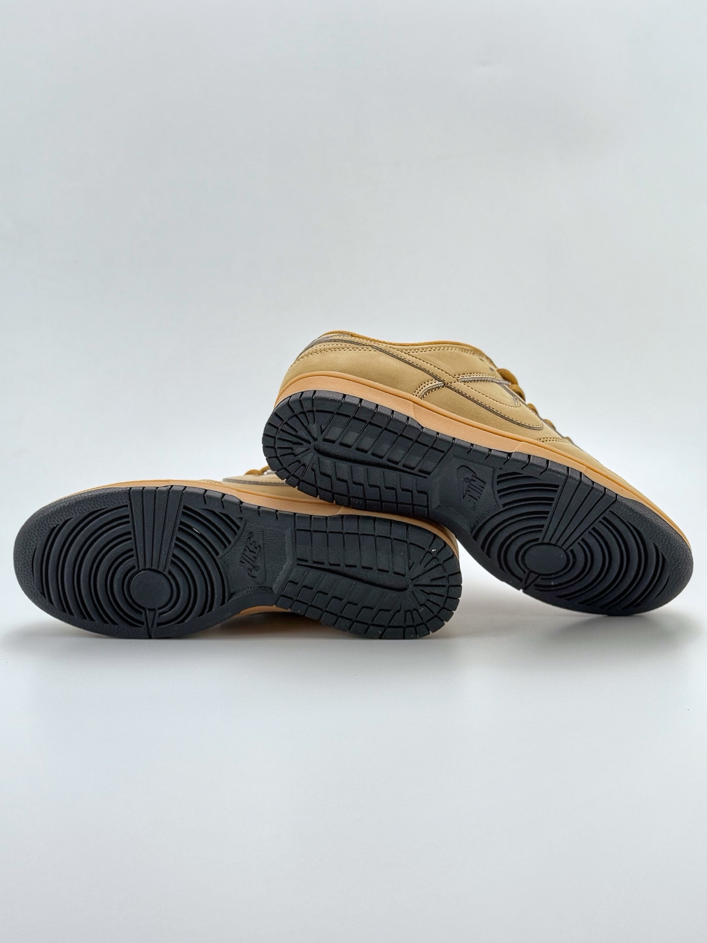 220 NIKE SB Dunk Low RETRO SE ”Wheat” 棕色  HQ1932-700