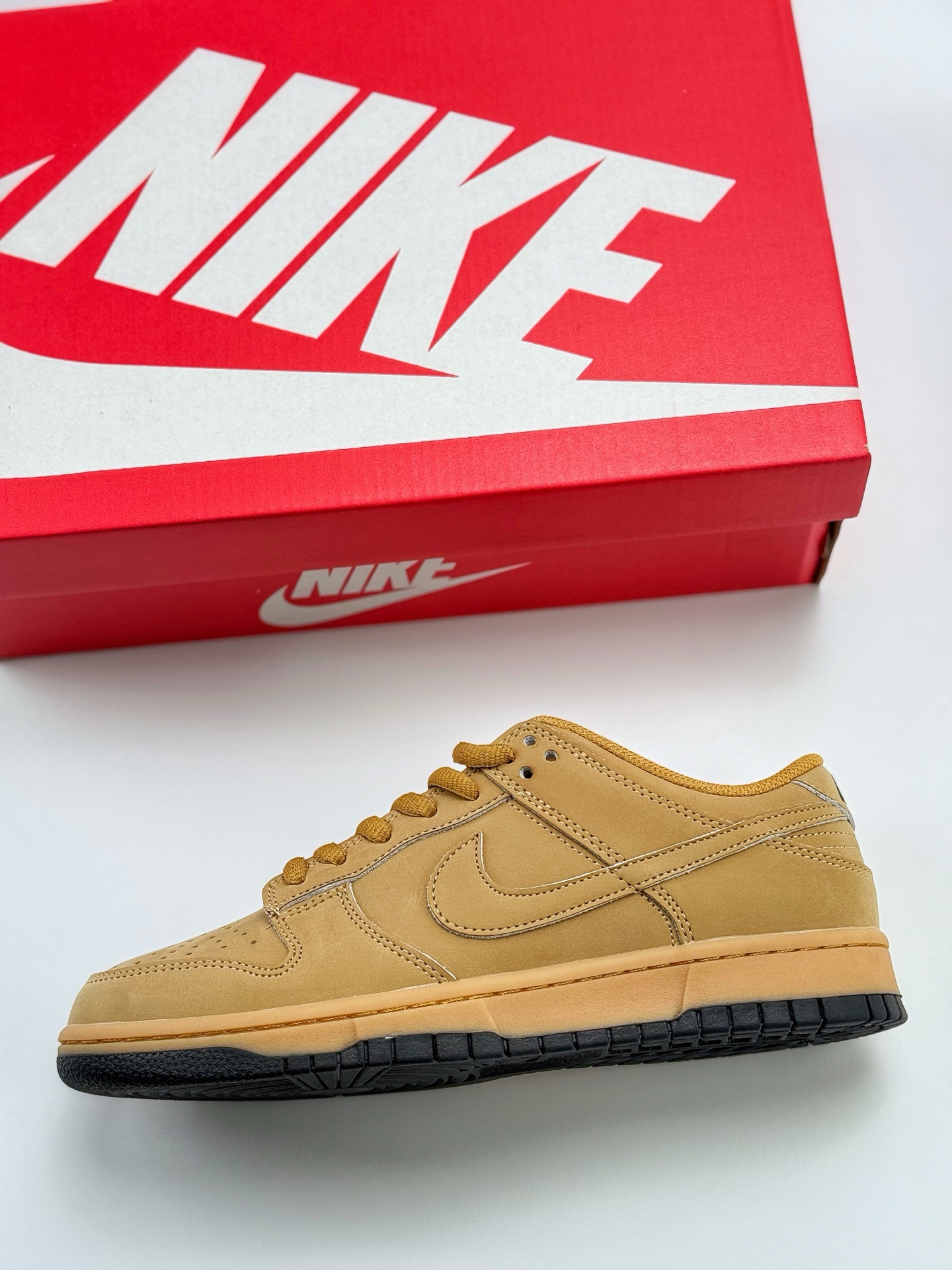 220 NIKE SB Dunk Low RETRO SE ”Wheat” 棕色  HQ1932-700