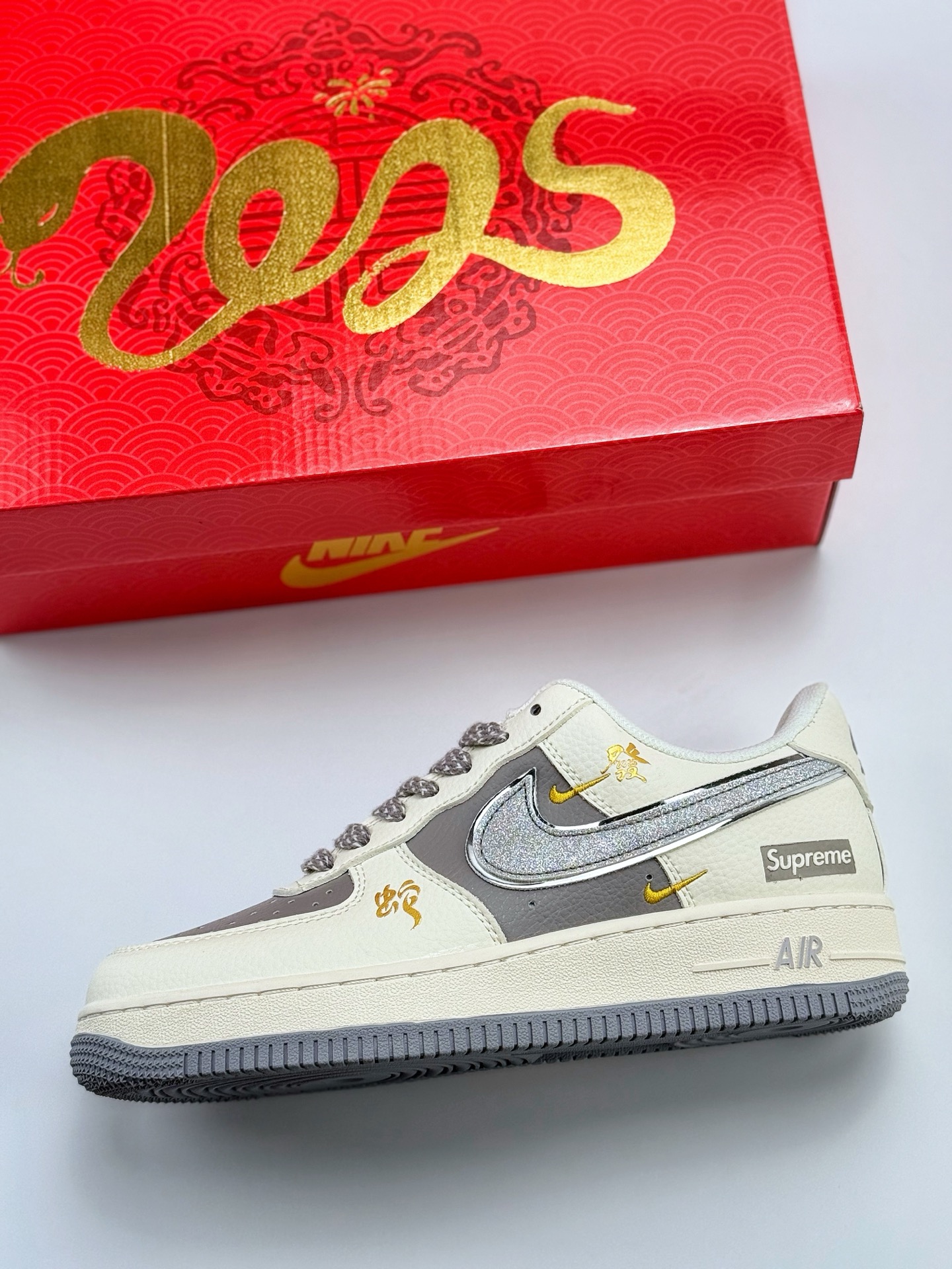 220 Nike Air Force 1 Low 07 x Supreme 蛇年限定 白灰双小钩满天星  QY6818-603