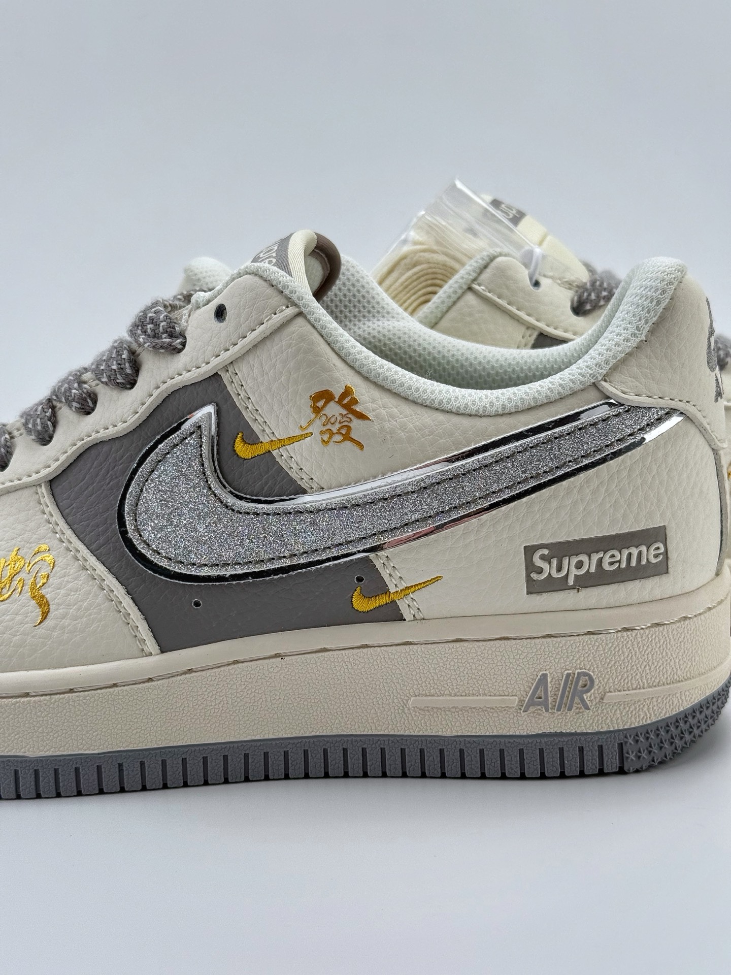 220 Nike Air Force 1 Low 07 x Supreme 蛇年限定 白灰双小钩满天星  QY6818-603