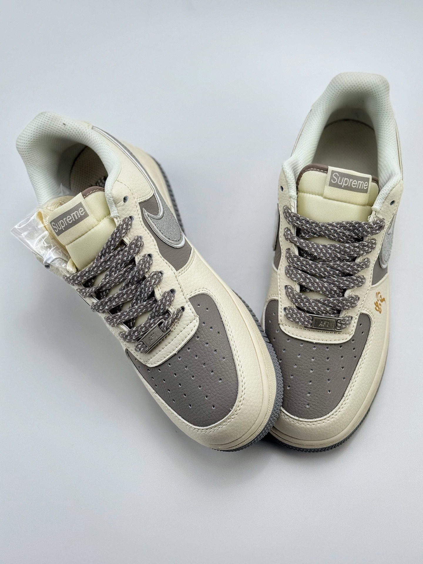 220 Nike Air Force 1 Low 07 x Supreme 蛇年限定 白灰双小钩满天星  QY6818-603