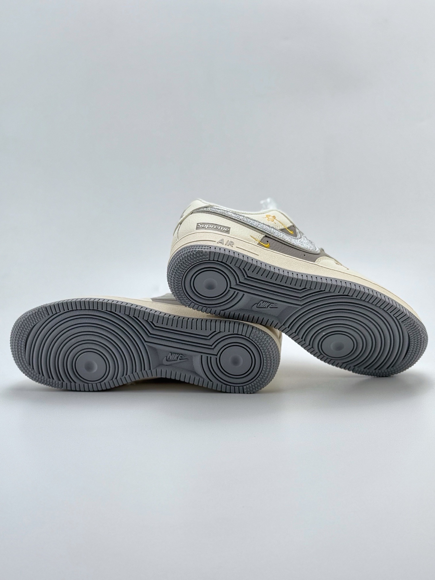 220 Nike Air Force 1 Low 07 x Supreme 蛇年限定 白灰双小钩满天星  QY6818-603