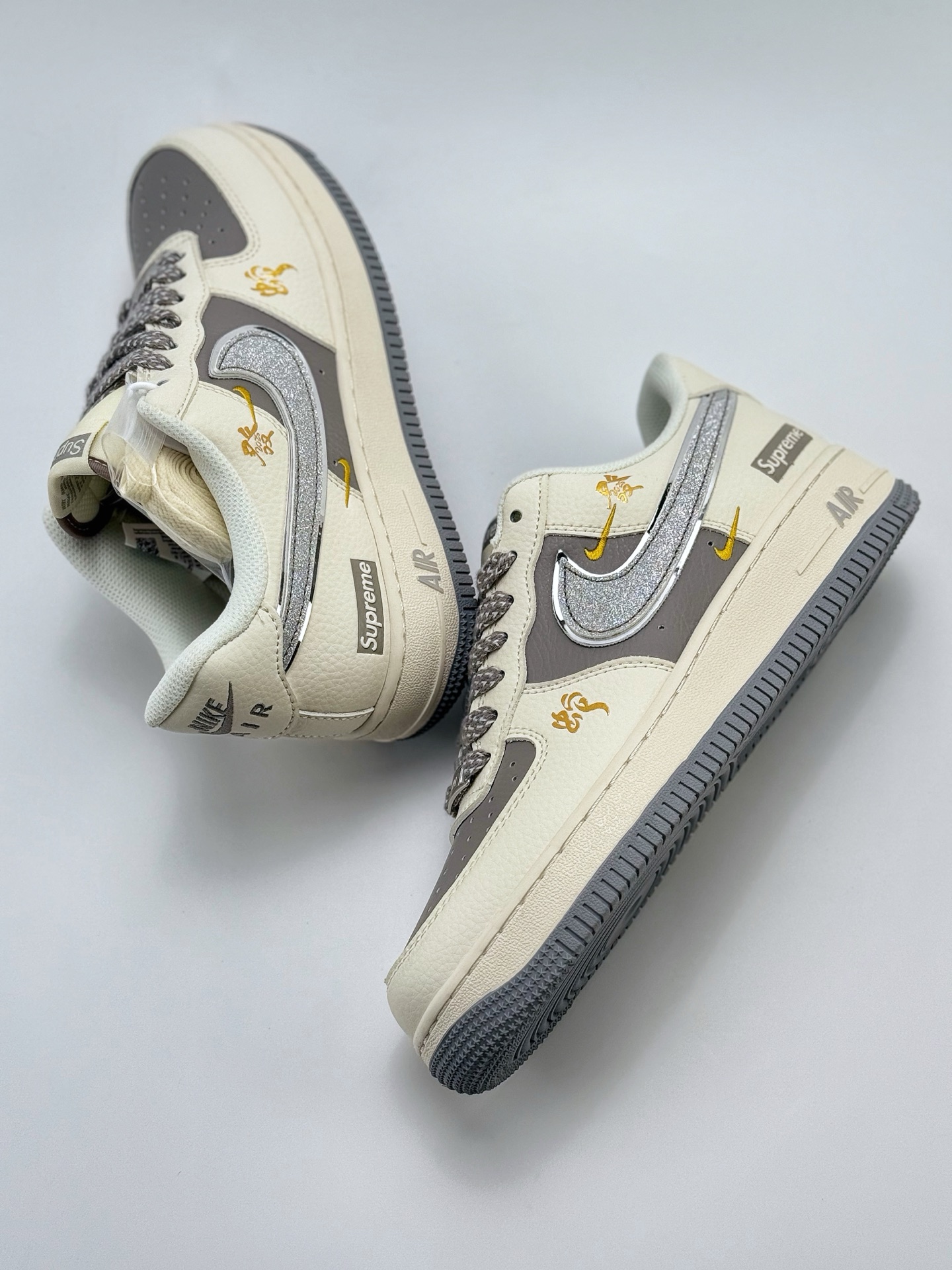 220 Nike Air Force 1 Low 07 x Supreme 蛇年限定 白灰双小钩满天星  QY6818-603
