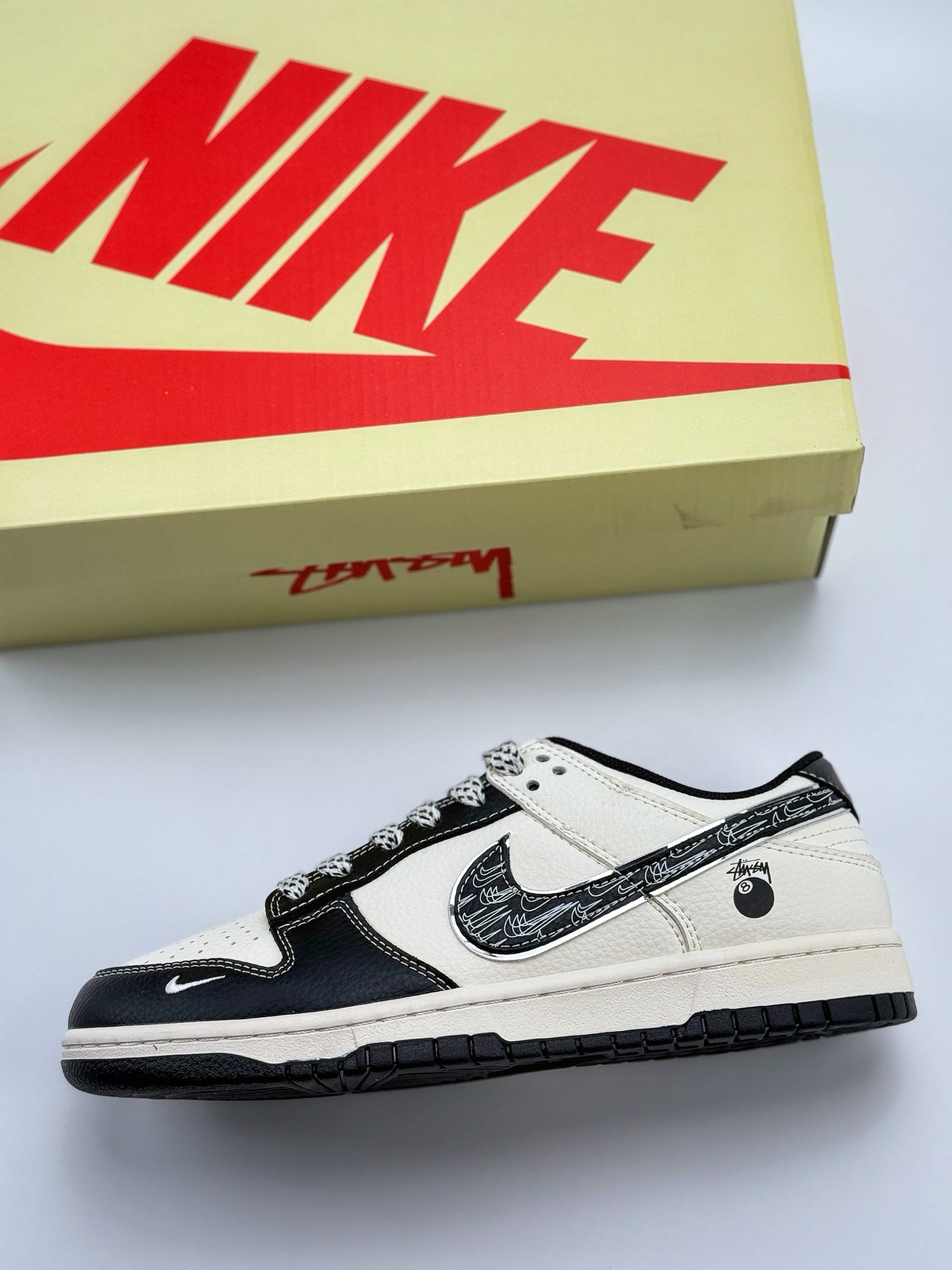 240 Nike SB Dunk Low x Stussy 白黑小钩满天星  SD6868-105
