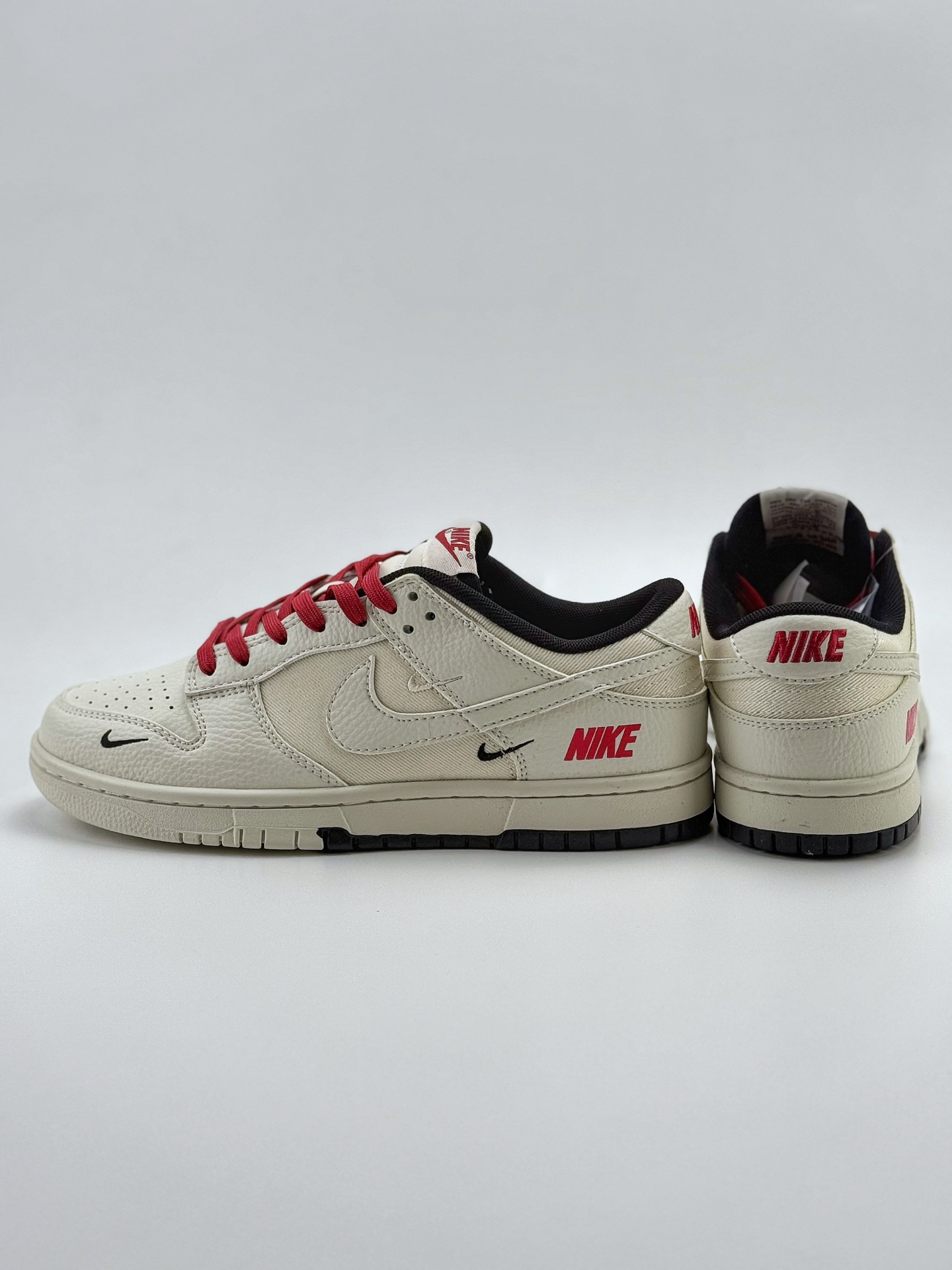 240 Nike SB Dunk Low 白黑红三小钩  CY5979-120