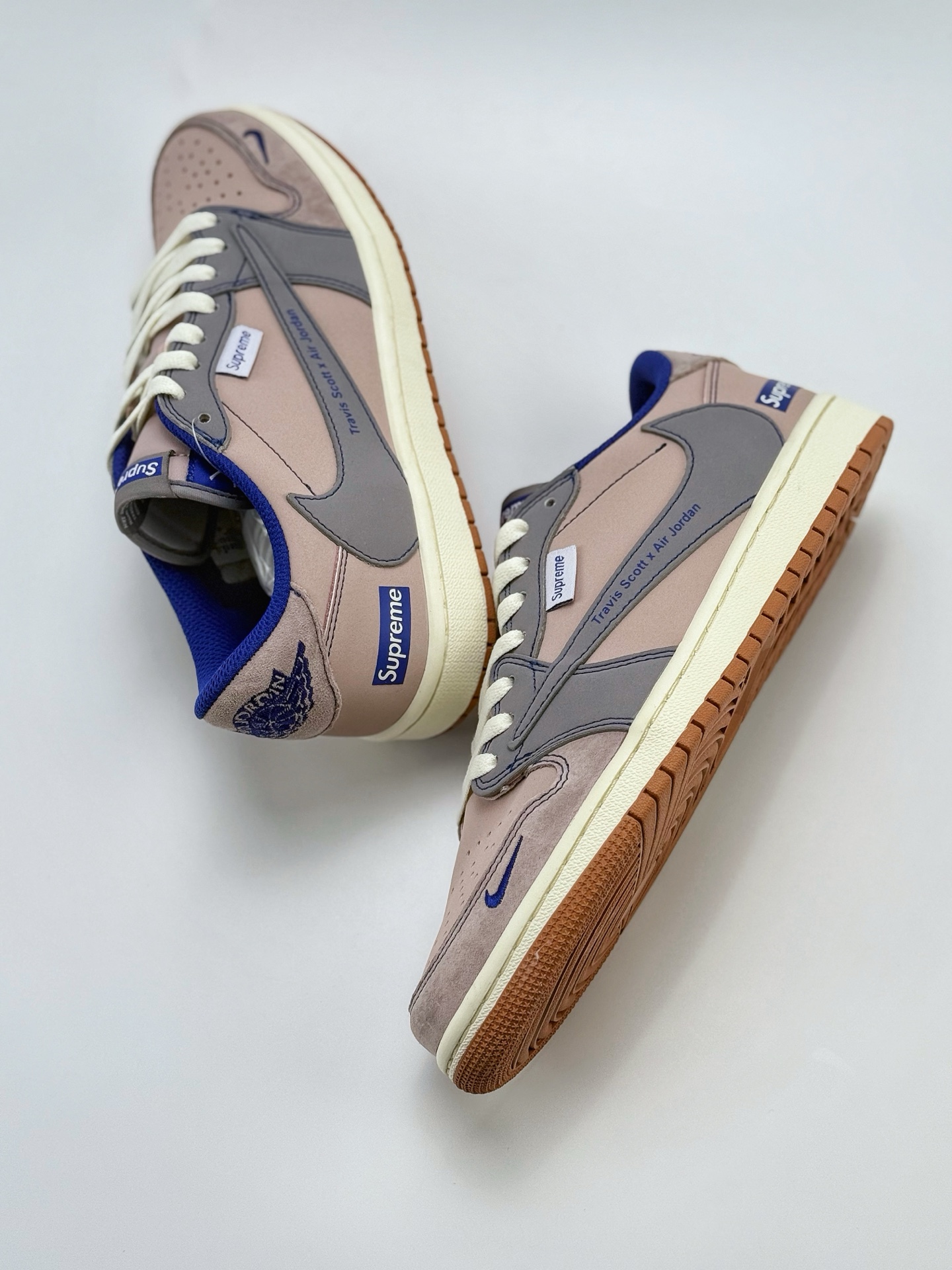 240 Travis Scott x Nike Air Jordan 1 Low x Supreme  Air Jordan 1 Low 反转棕灰蓝小钩倒钩 XD1568-102