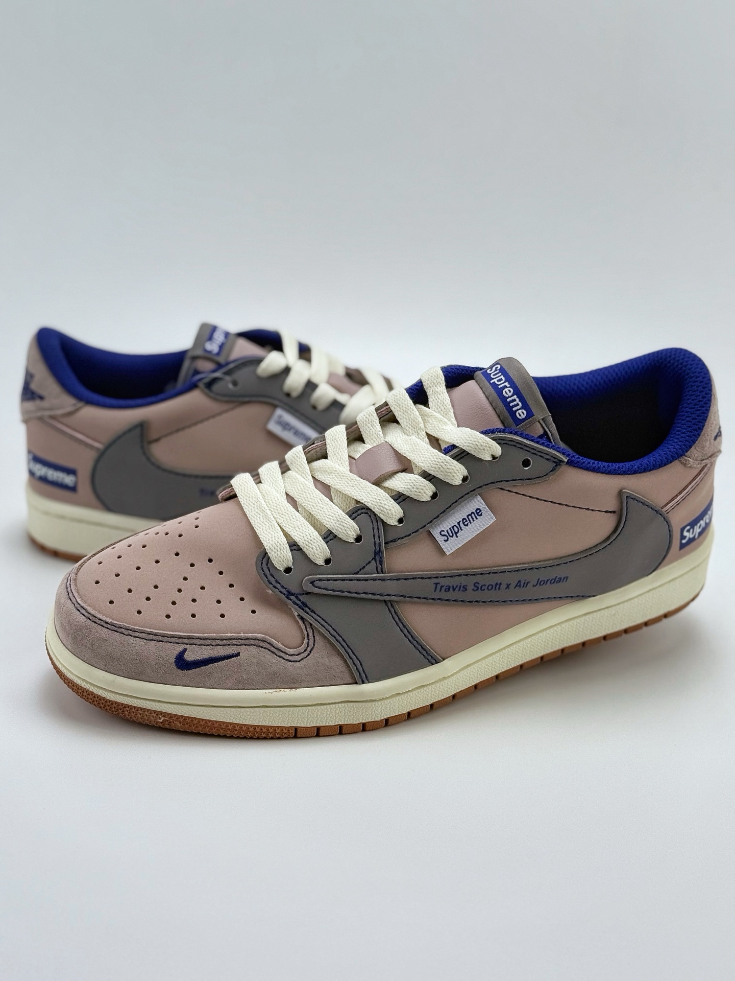 240 Travis Scott x Nike Air Jordan 1 Low x Supreme  Air Jordan 1 Low 反转棕灰蓝小钩倒钩 XD1568-102