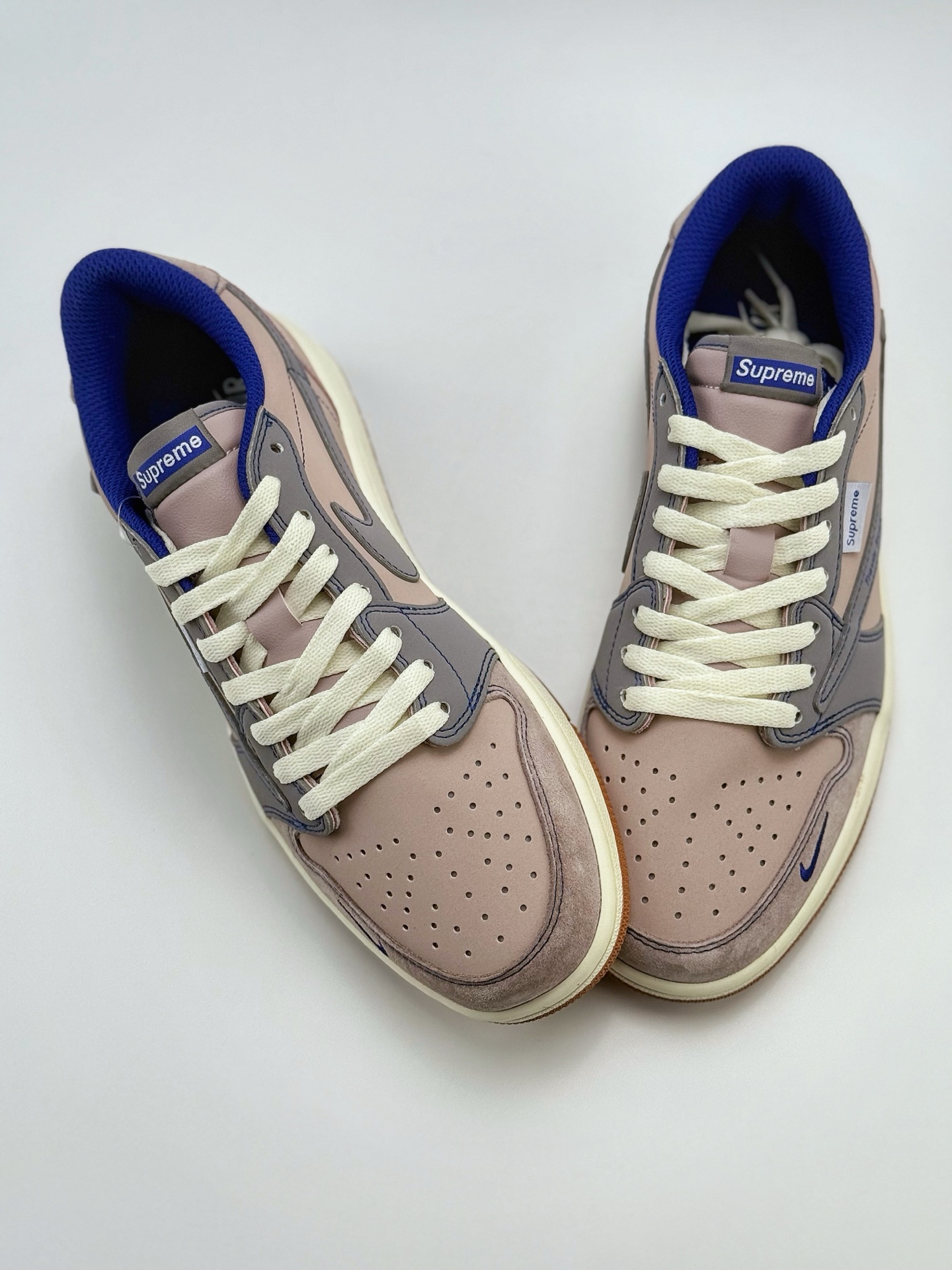 240 Travis Scott x Nike Air Jordan 1 Low x Supreme  Air Jordan 1 Low 反转棕灰蓝小钩倒钩 XD1568-102