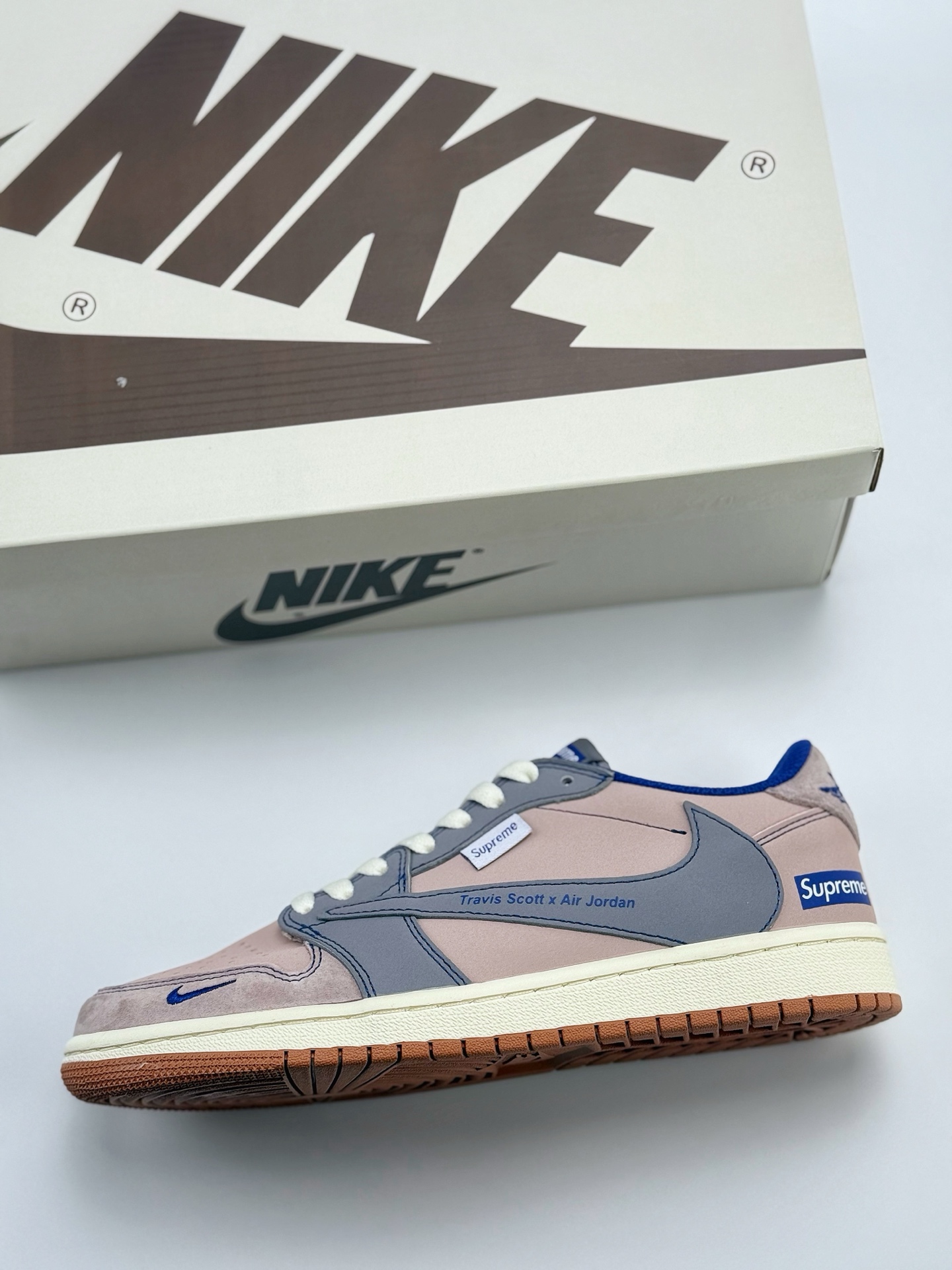 240 Travis Scott x Nike Air Jordan 1 Low x Supreme  Air Jordan 1 Low 反转棕灰蓝小钩倒钩 XD1568-102