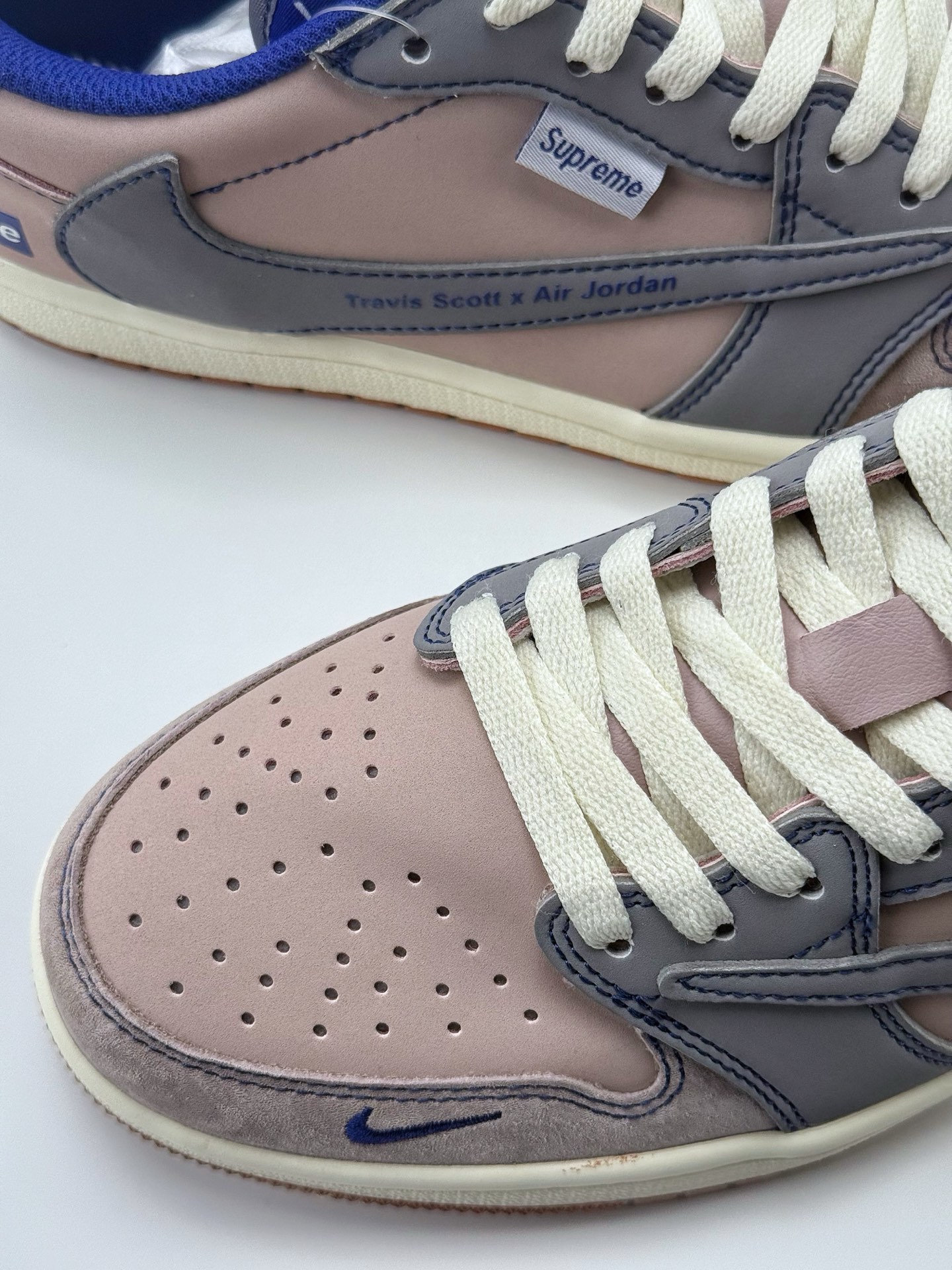 240 Travis Scott x Nike Air Jordan 1 Low x Supreme  Air Jordan 1 Low 反转棕灰蓝小钩倒钩 XD1568-102