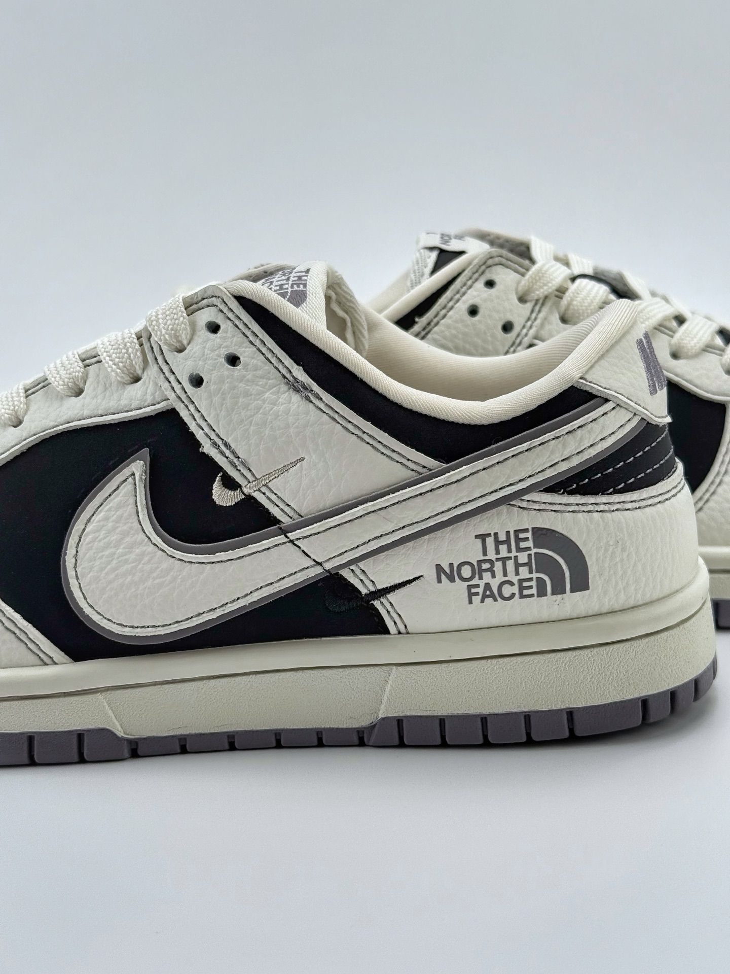 280 Nike SB Dunk Low x The North Face 白黑三小钩  SC9207-404