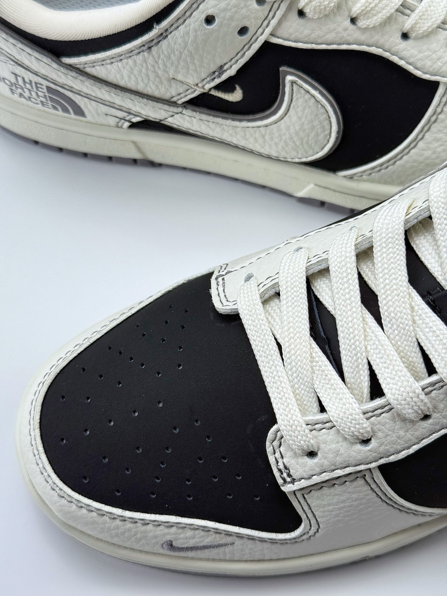 280 Nike SB Dunk Low x The North Face 白黑三小钩  SC9207-404