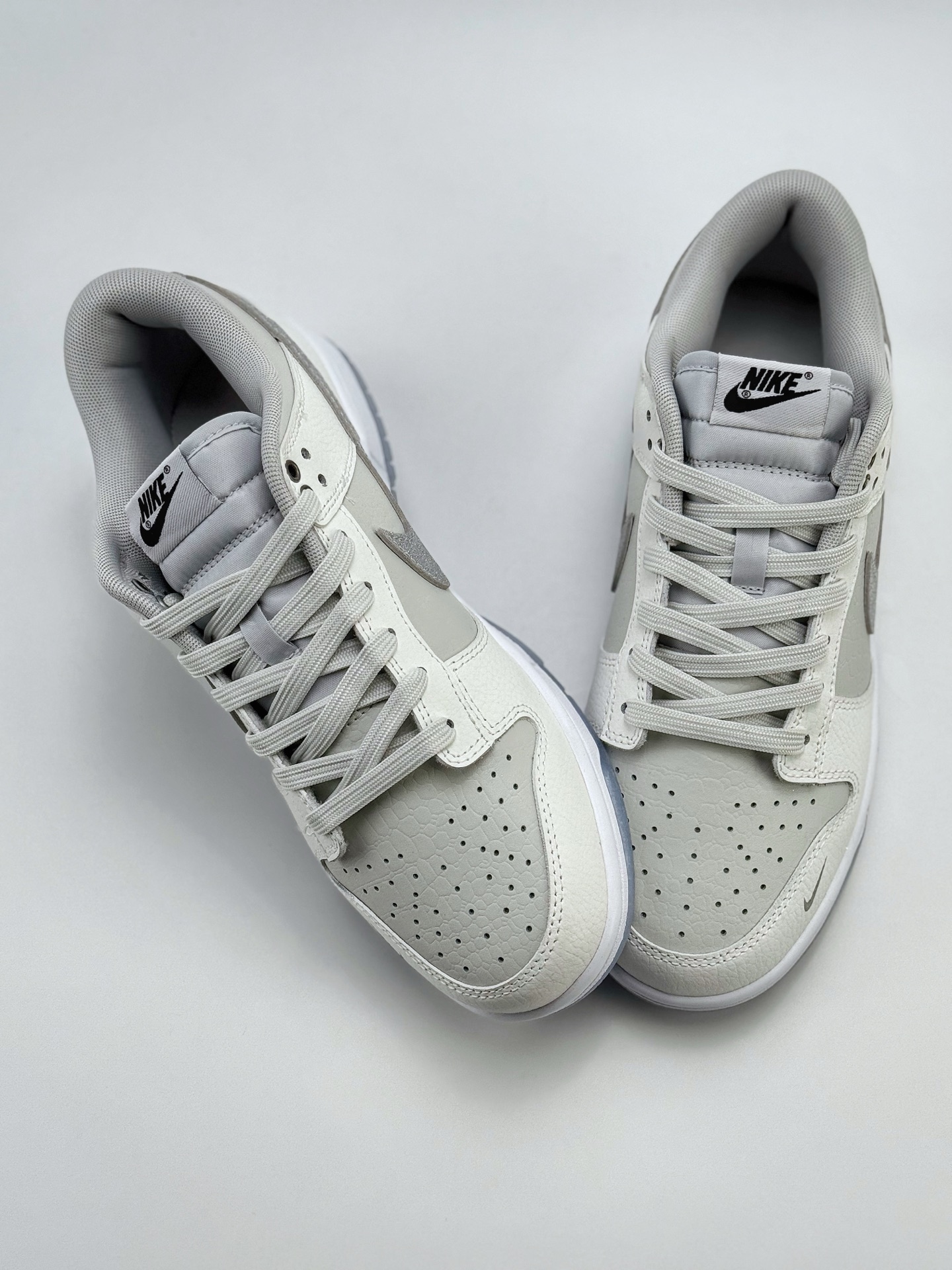 Nike SB Dunk Low 白闪银钩 WG0218-018