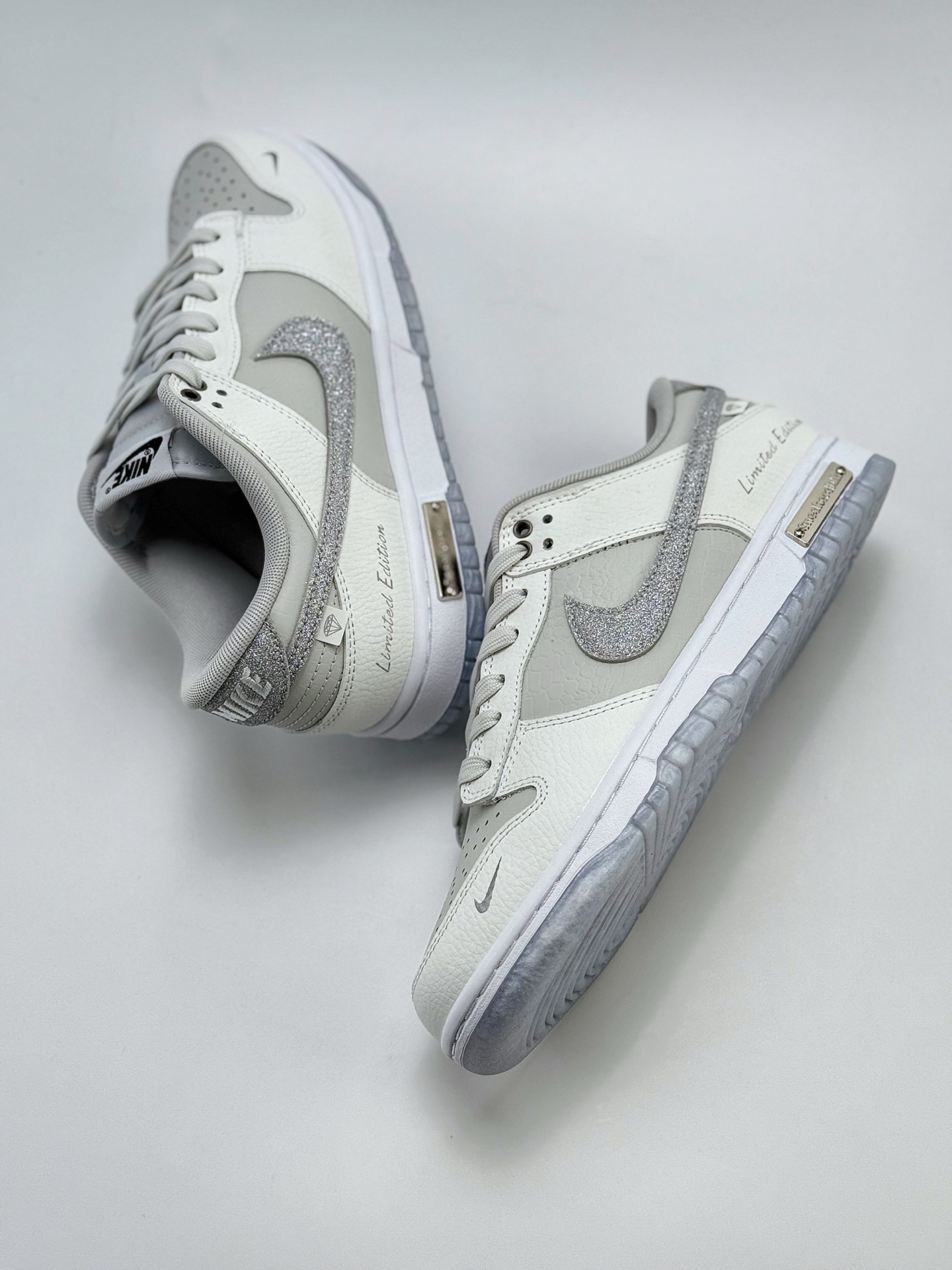 Nike SB Dunk Low 白闪银钩 WG0218-018