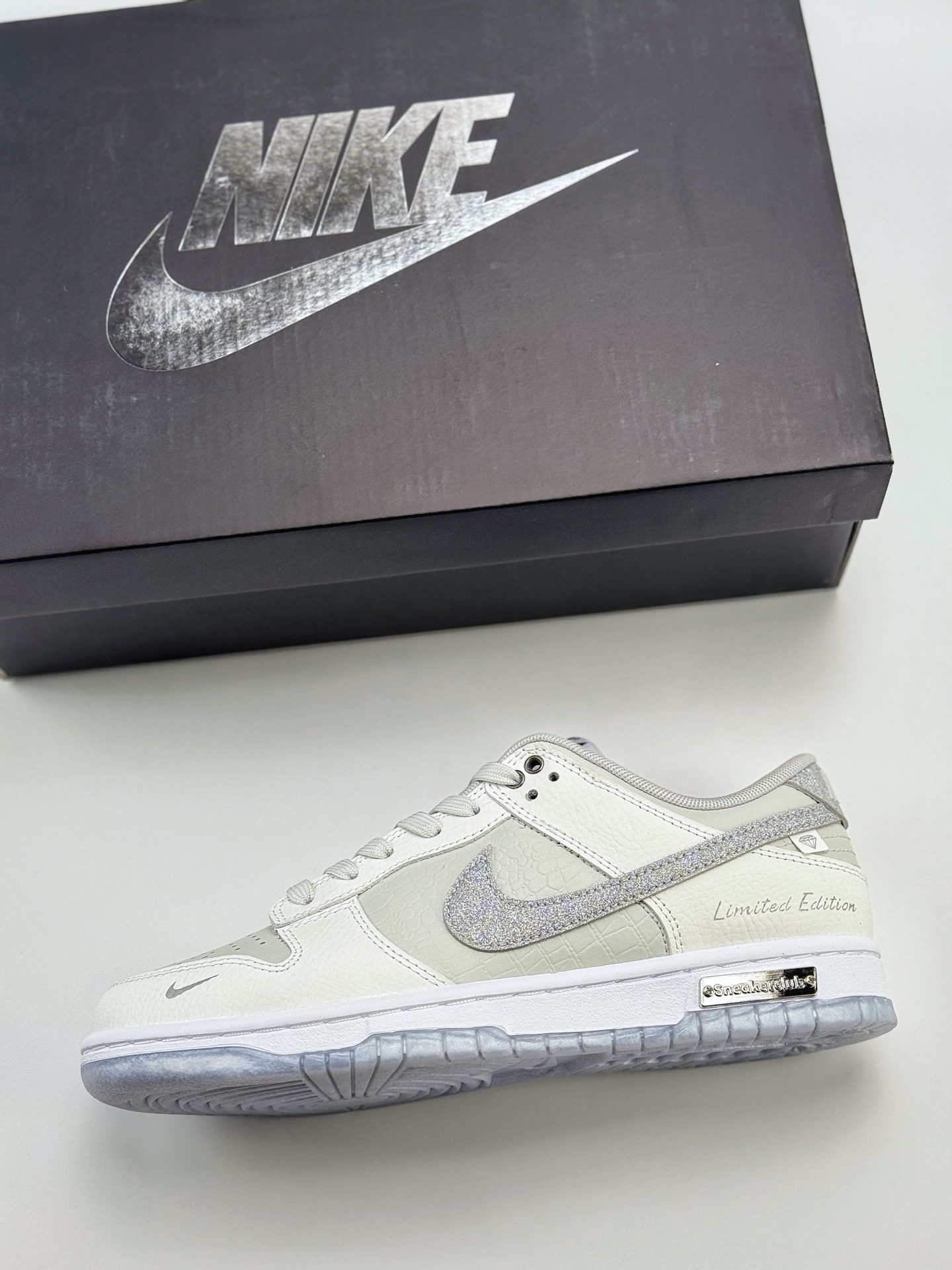 Nike SB Dunk Low 白闪银钩 WG0218-018
